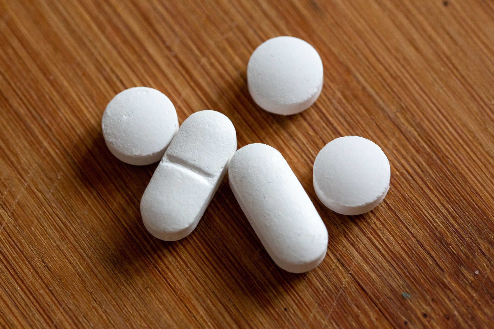 Etwa jeder Dritte nimmt regelmäßig Vitamine in Pulver- oder Pillenform ein. In der Corona-Pandemie ist der Absatz solcher Produkte gestiegen.