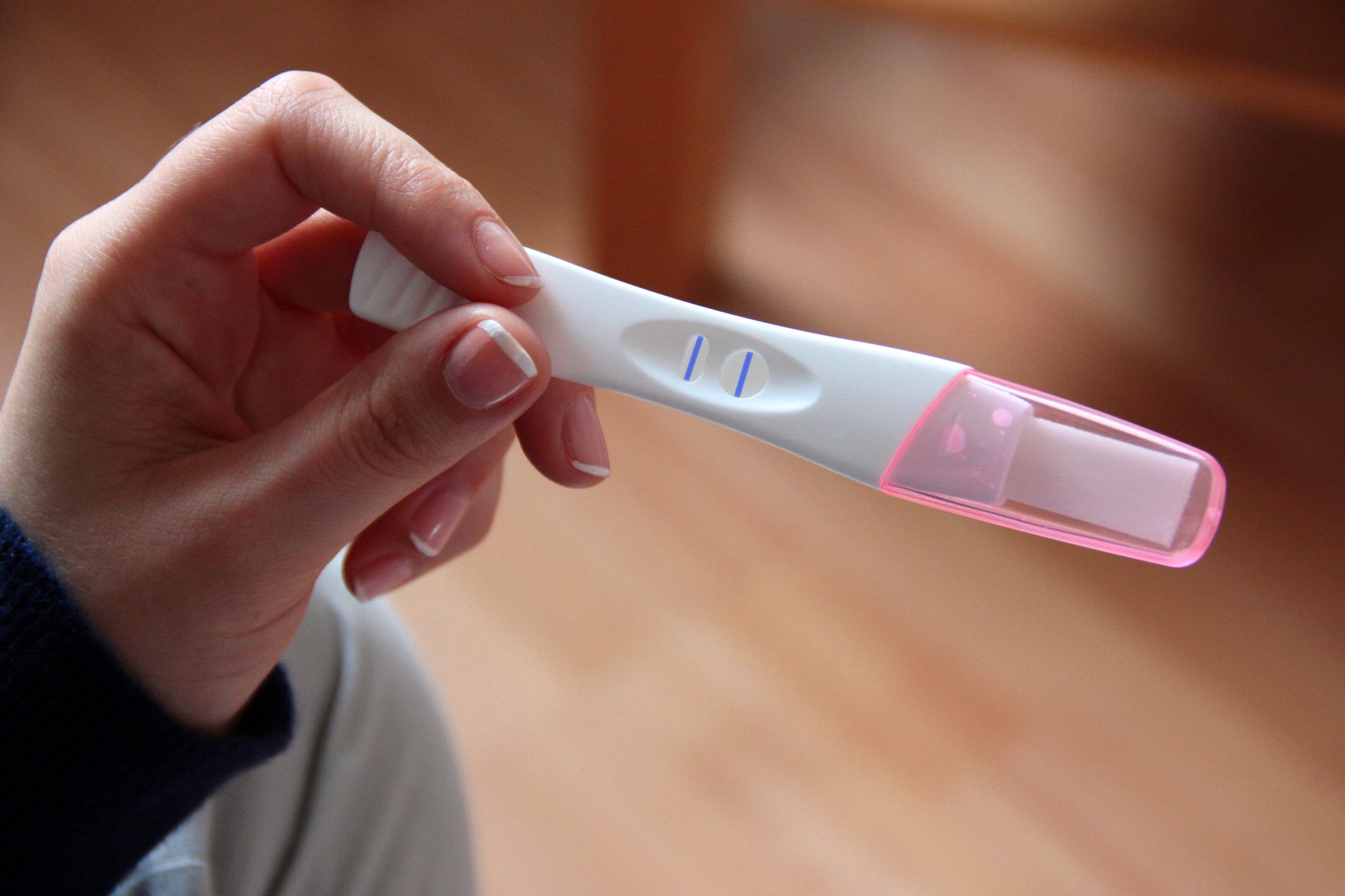 Schon vor dem positiven Schwangerschaftstest sollten Rheuma-Patientinnen abklären, ob sich ihre Medikamente mit ihrer Familienplanung vertragen.