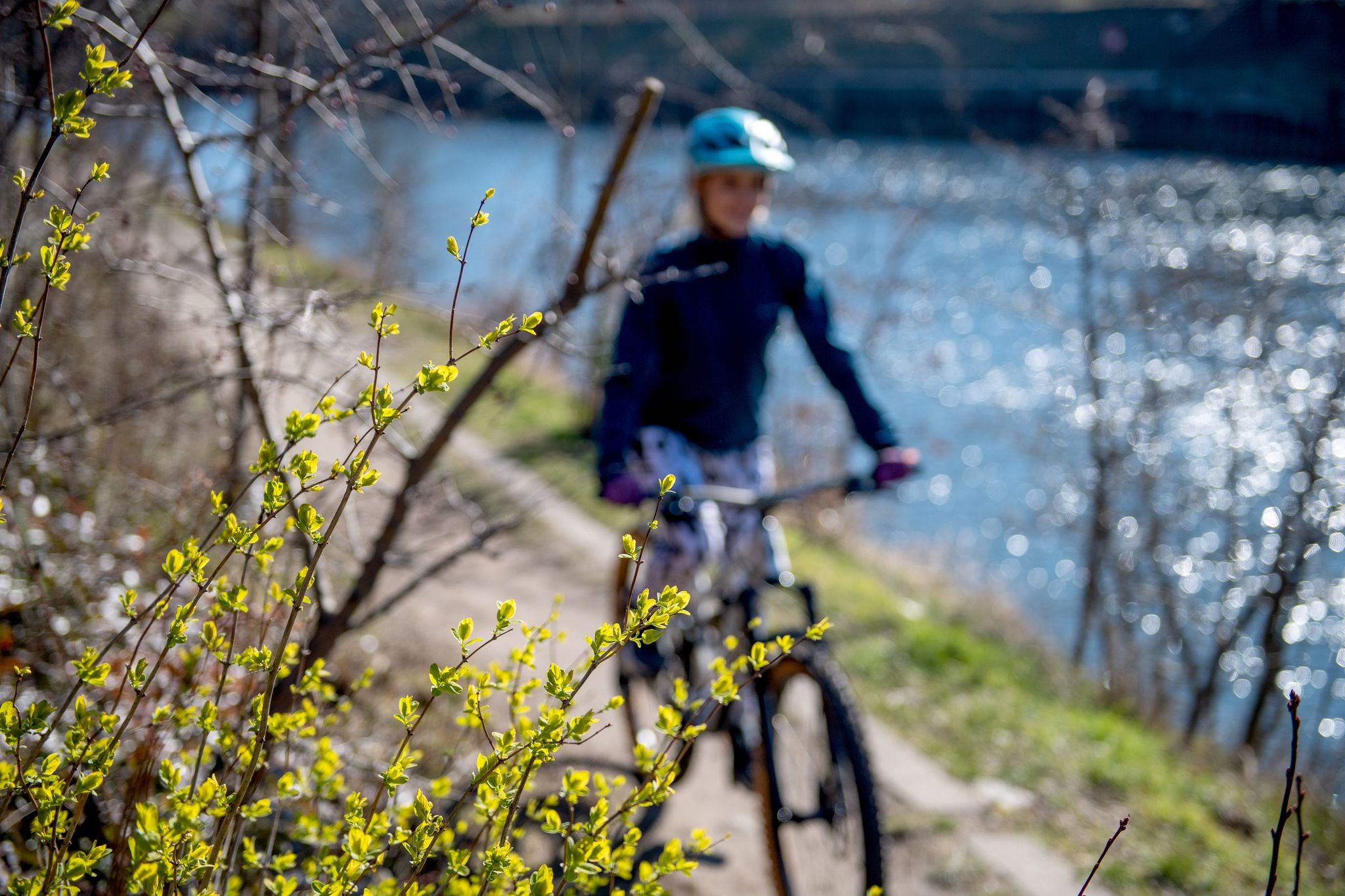 Eine Fahrradtour stärkt das Herz-Kreislauf-System - und kann somit Wetterfühligkeit vorbeugen.
