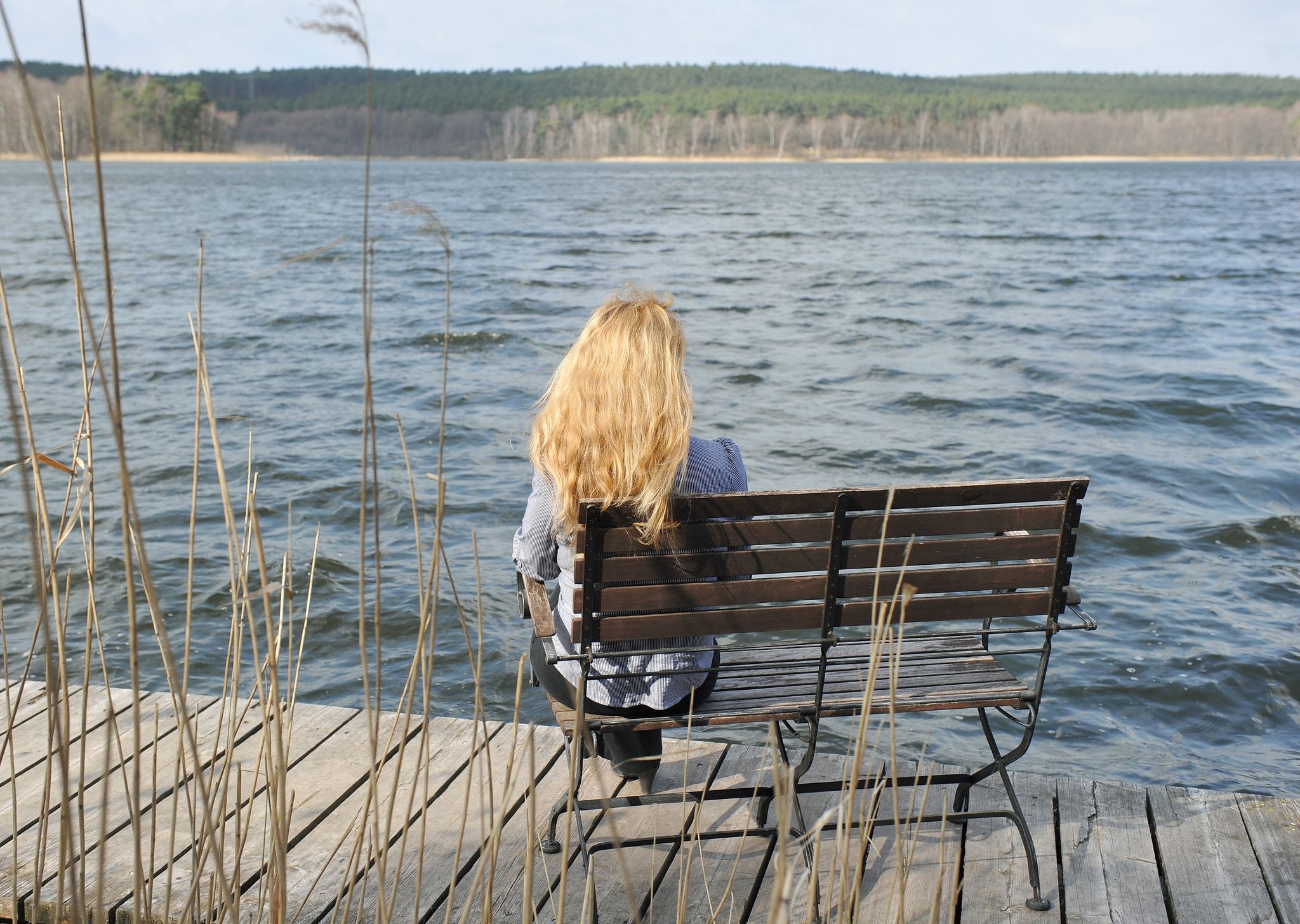 Einsamkeit kann krank machen. Oft treten seelische Probleme wie Depressionen, Angstzustände oder Suchtkrankheiten auf.