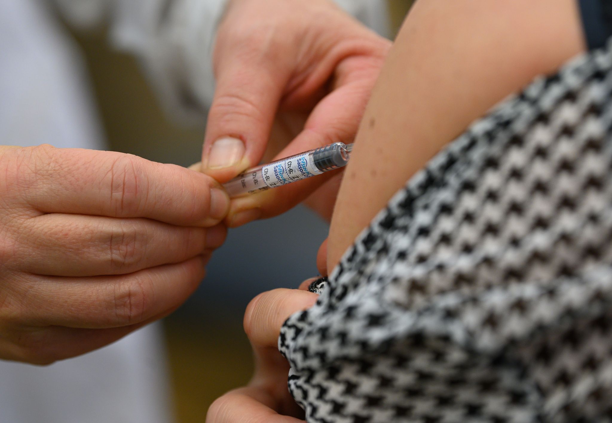 Laut einem Bundestagsbeschluss sind Apotheken in Zukunft zur Grippeschutzimpfung berechtigt, wenn das Personal dafür entsprechend geschult wurde