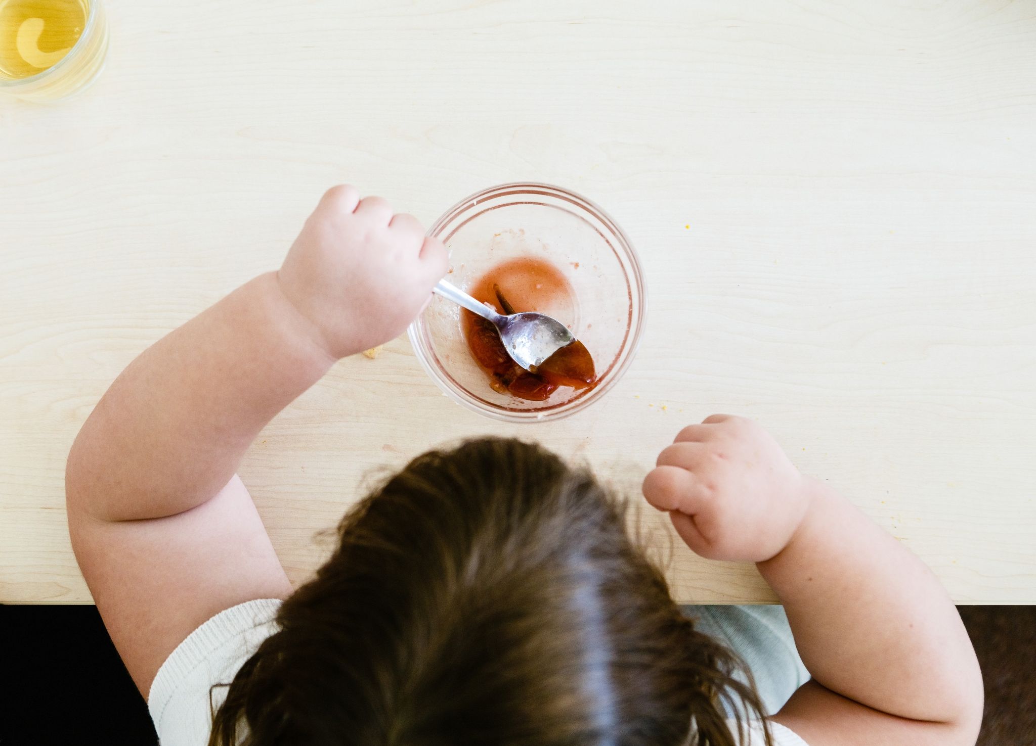 Weniger Zucker, mehr Bewegung: Wenn klar ist, dass beim Kind eine Fettleber vorliegt, ist eine Ernährungsumstellung wichtig.