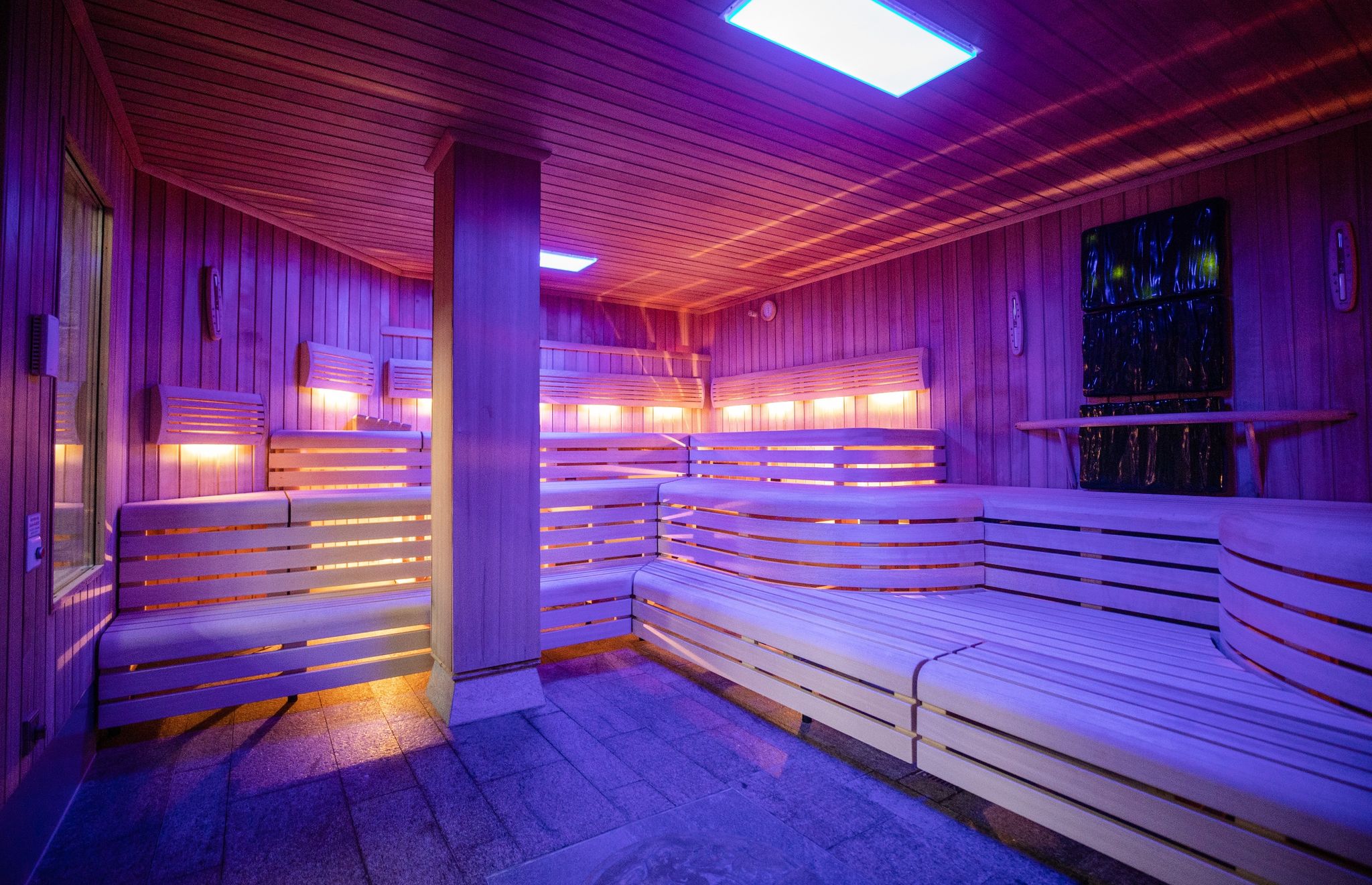 Blick in eine Sauna der SchwabenQuellen Stuttgart. Der Saunabesuch wird wegen der Energiekrise zum Politikum.