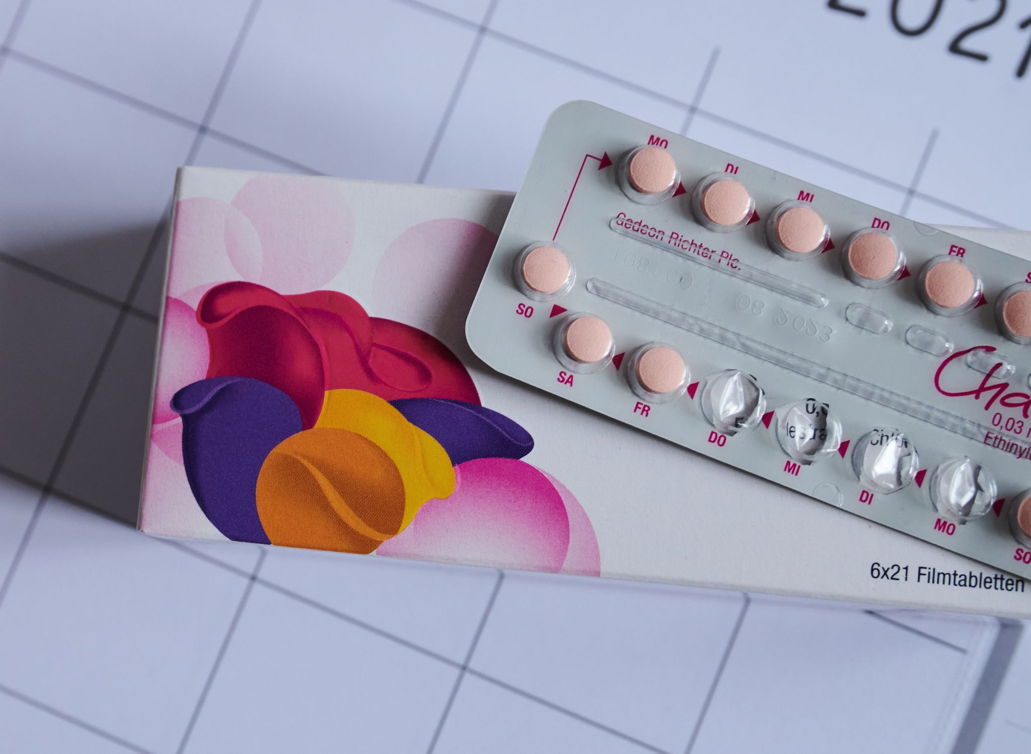 Augen auf bei der Wahl der Pille: Wer in den Wechseljahren mit dieser Methode verhüten will, verwendet besser ein östrogenfreies Präparat.