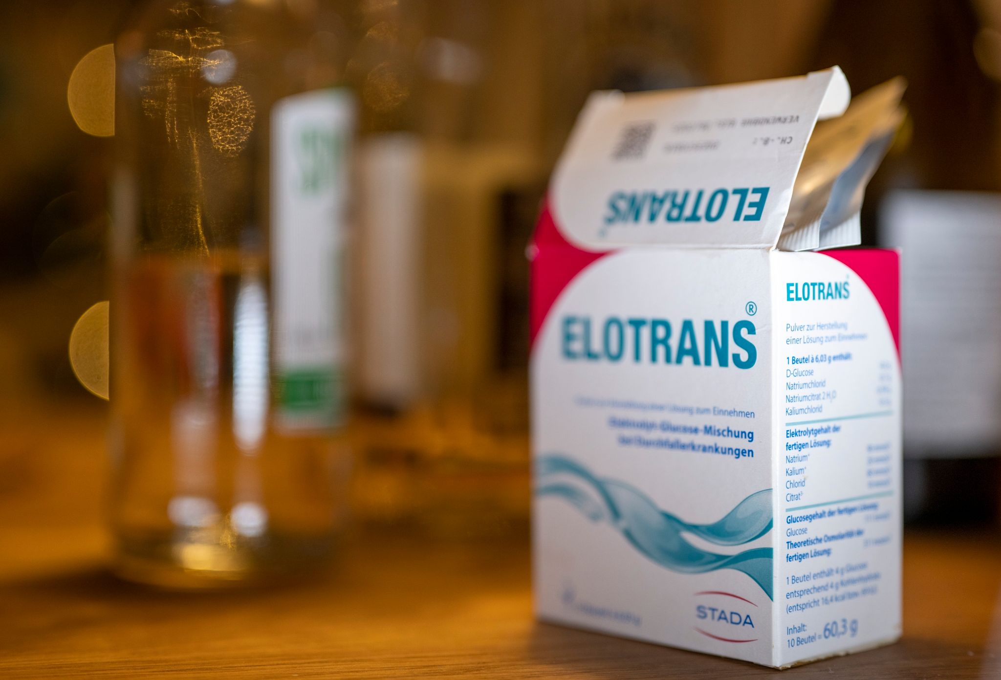 Das Durchfallmedikament Elotrans soll bei einem Kater wie ein Wundermittel wirken, heißt es in sozialen Medien. Dabei gibt es Alternativen.