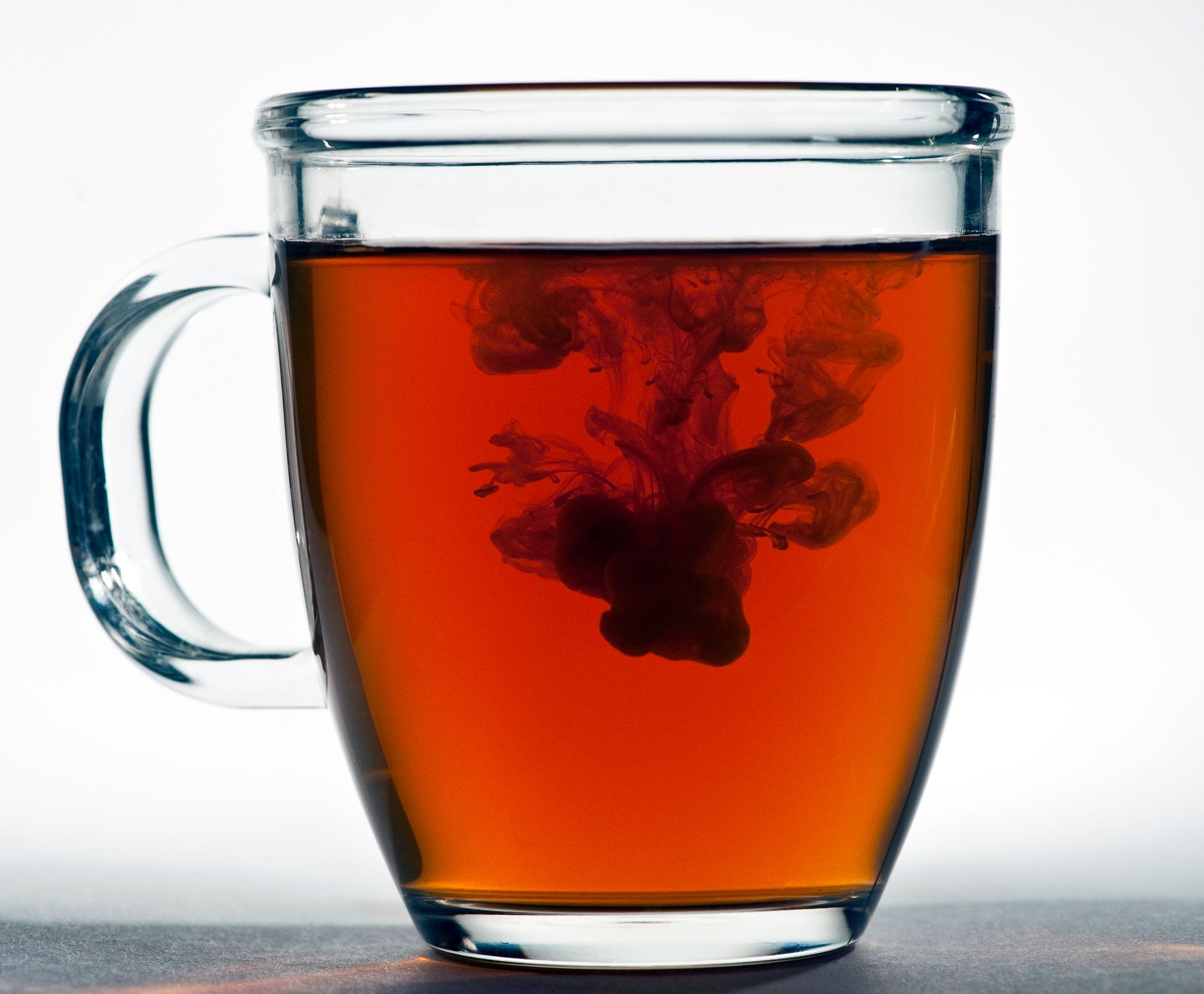In schwarzem Tee stecken Gerbstoffe, die die Haut beruhigen - was gerade bei Neurodermitis ein willkommener Effekt ist.