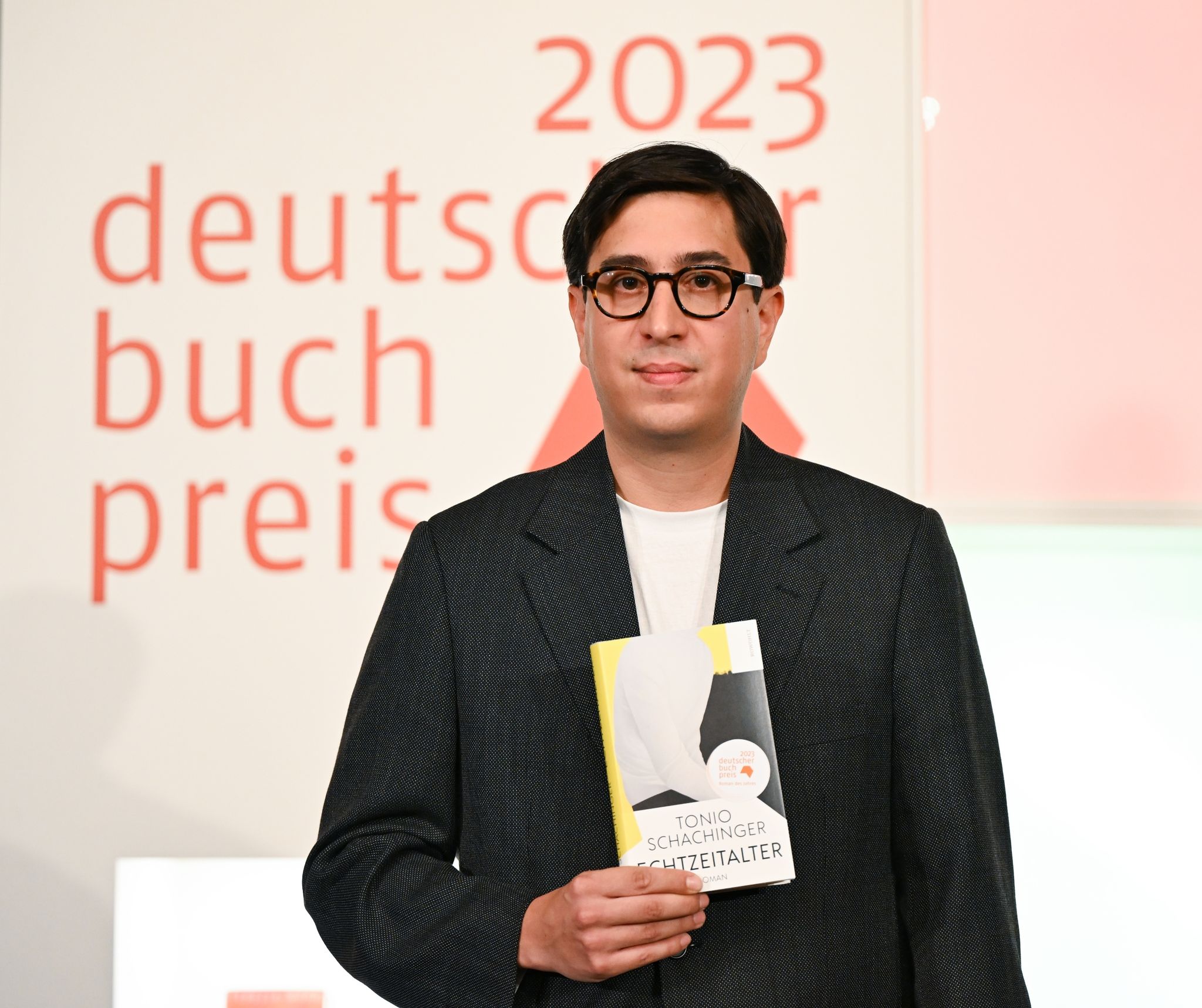 Für seinen Roman «Echtzeitalter» wird Tonio Schachinger mit dem Deutschen Buchpreis ausgezeichnet.