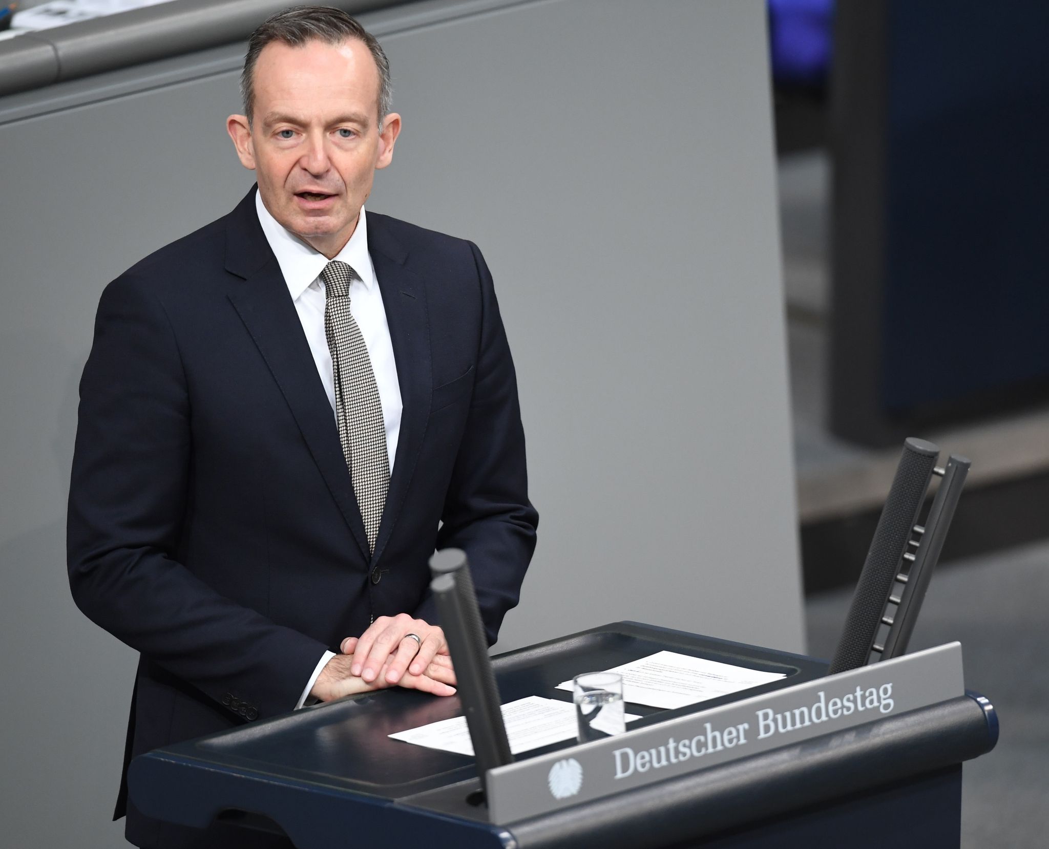 Volker Wissing (FDP), Bundesminister für Verkehr und Digitales, spricht im Plenum des Deutschen Bundestages.