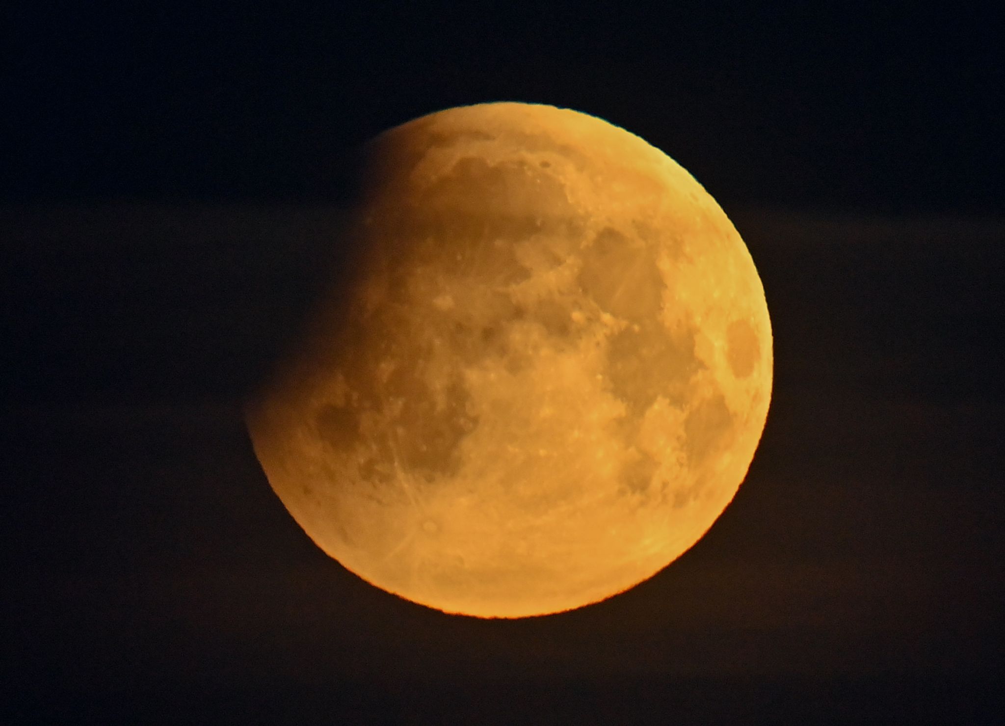 Eine teilweise Mondfinsternis ist an diesem Wochenende am Himmel zu beobachten. (Archivbild)