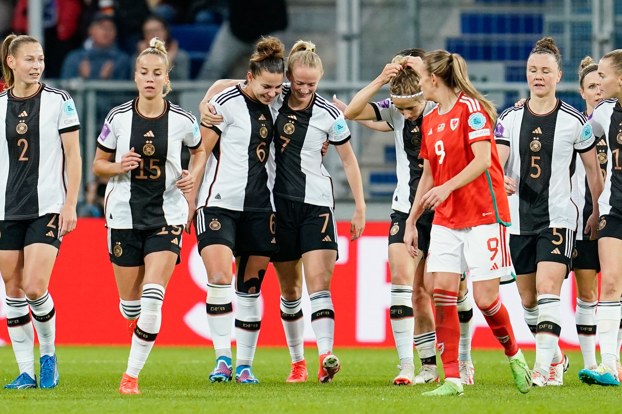 Die DFB-Frauen setzten sich mit 5:1 gegen Wales durch.