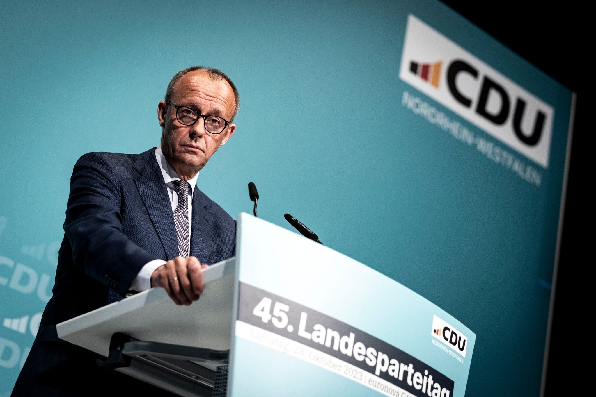 Einer aktuellen Umfrage zufolge liegt die CDU gemeinsam mit der CSU bei 31 Prozent der Stimmen.