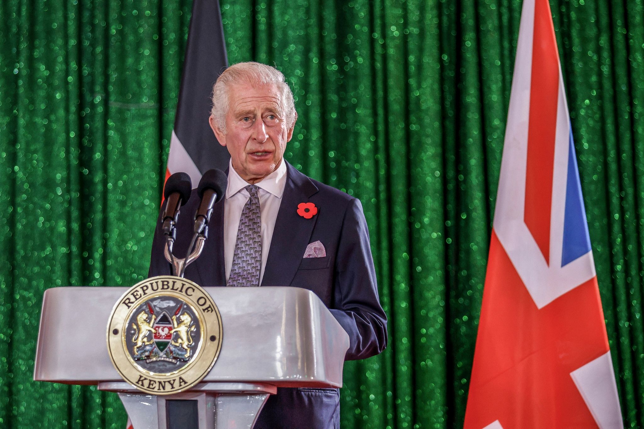 König Charles III. von Großbritannien hält seine Rede während des Staatsbanketts im State House in Nairobi.