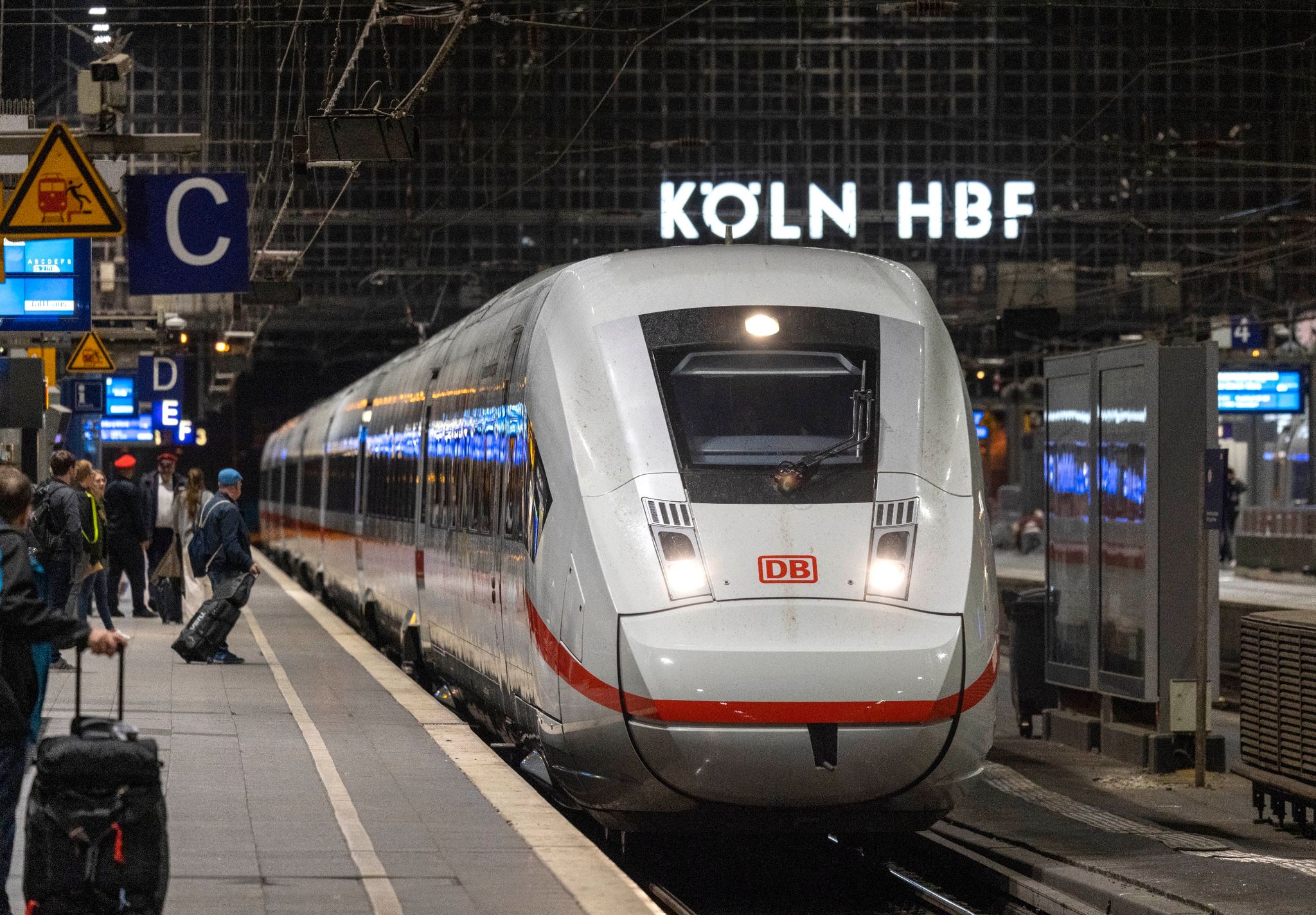 Wegen Bauarbeiten kommt es am Kölner Hauptbahnhof zu starken Einschränkungen für Reisende.
