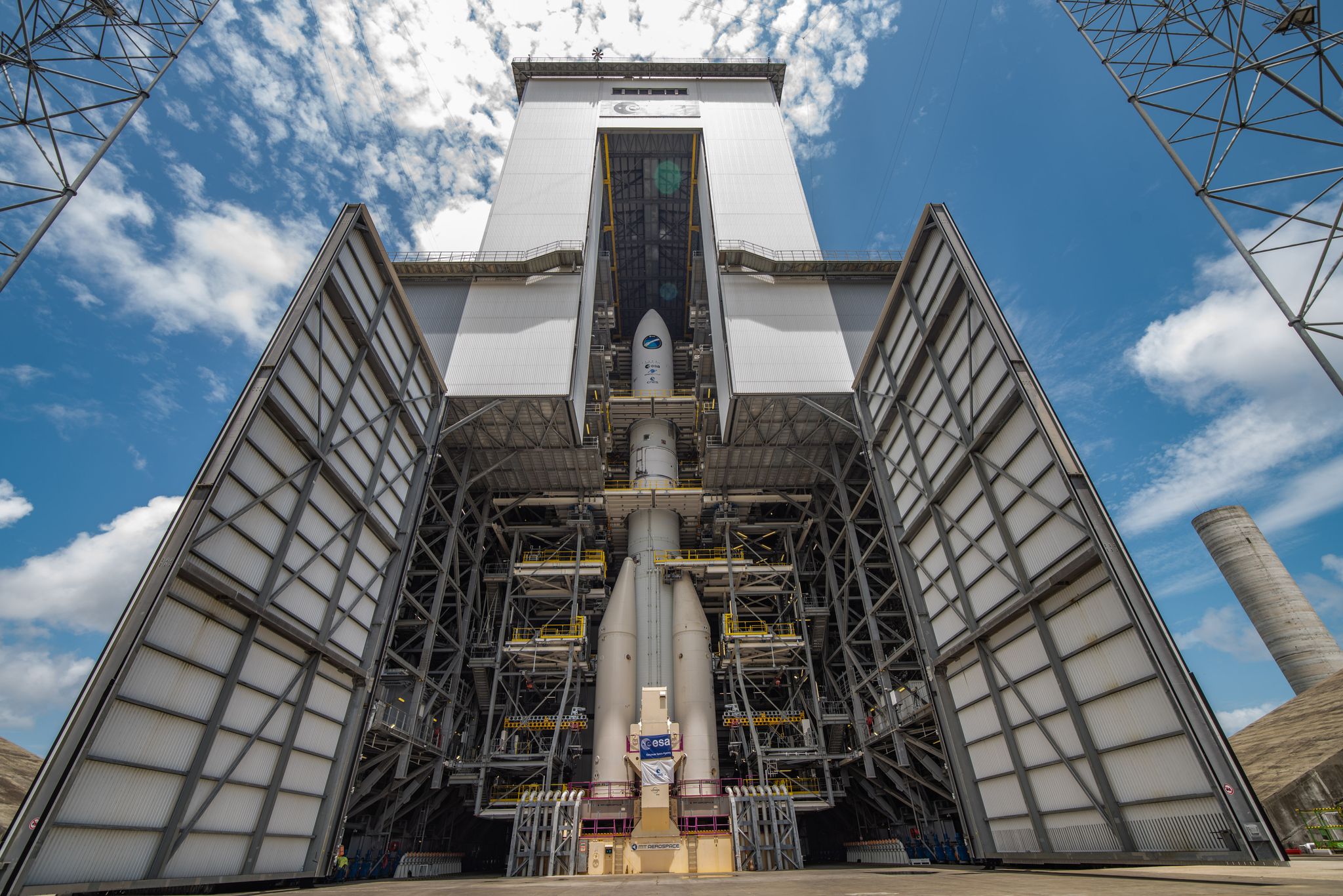 Die Startrampe der Ariane 6 auf dem europäischen Weltraumbahnhof beherbergt ein vollständig montiertes Exemplar der neuen Trägerrakete der ESA: Wie soll es für den Kontinent in der Raumfahrt weitergehen?