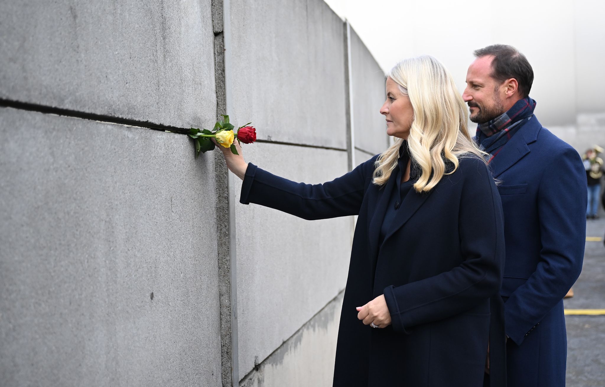 Norwegens Kronprinz Haakon und Kronprinzessin Mette-Marit nehmen in Berlin an der Zentralen Gedenkveranstaltung des 34. Jahrestags des Mauerfalls teil.