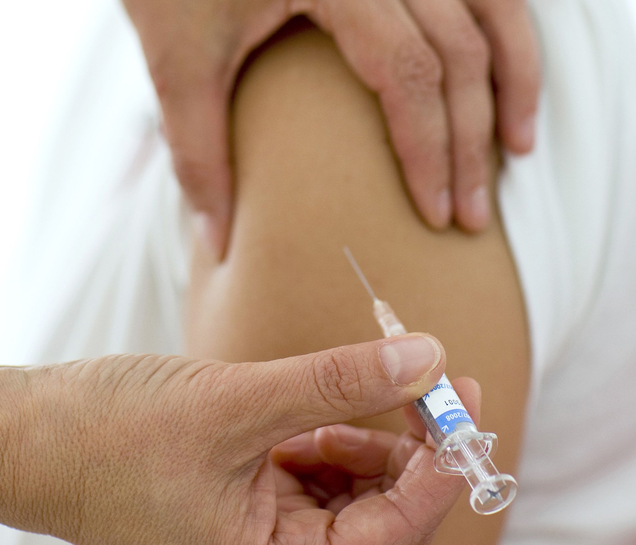 Eine Impfung gegen krebsauslösende Humane Papillomviren (HPV) wird verabreicht.