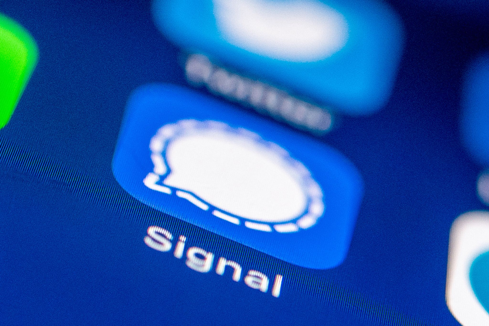 Das Logo des Messenger Dienstes Signal auf einem Smartphone.