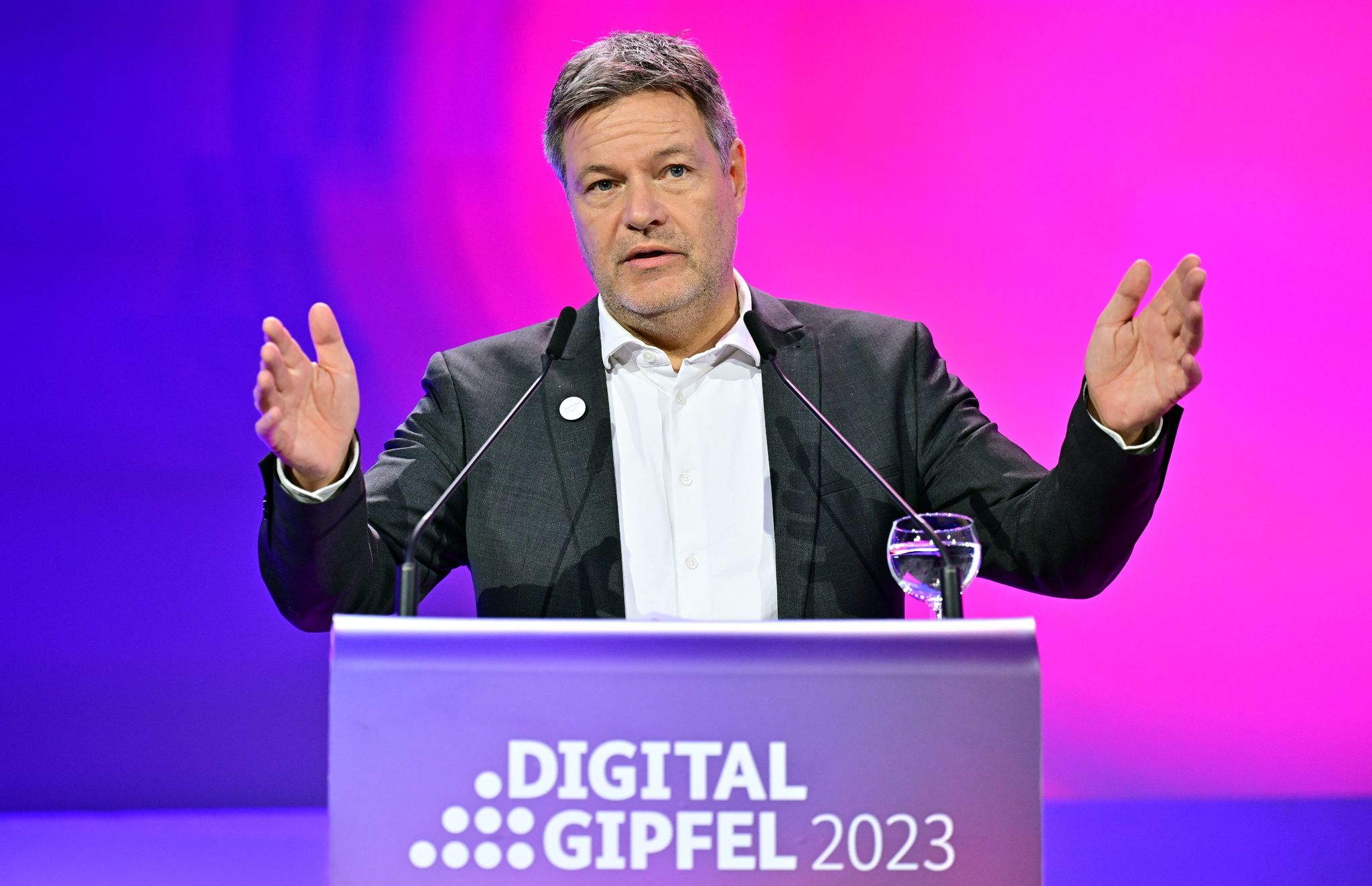 Wirtschaftsminister Robert Habeck beim Digital-Gipfel 2023.