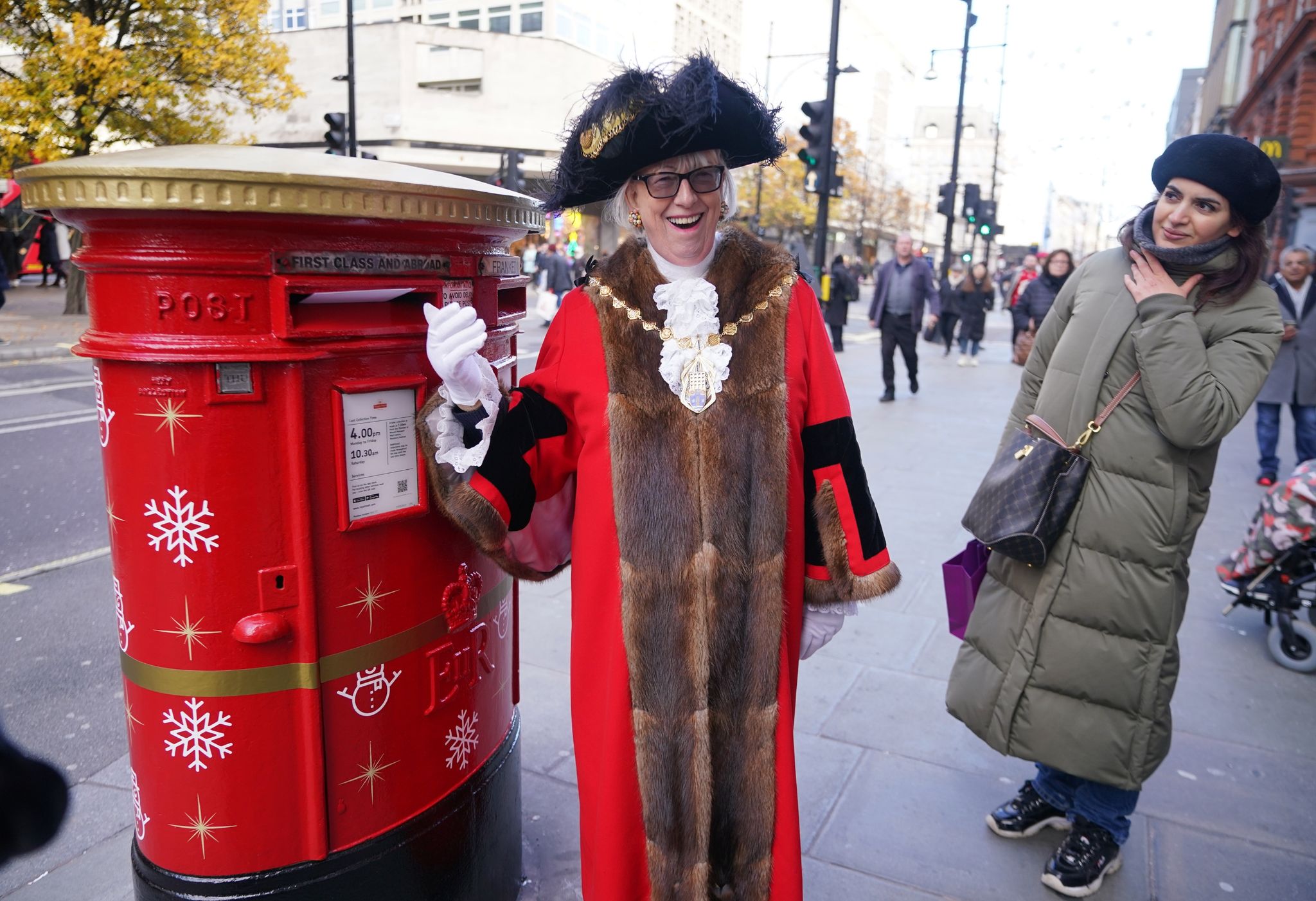 «Es gibt nichts Besseres, als Weihnachtskarten an Freunde und Familie zu schicken und ein bisschen festliche Freude zu versprühen», sagt die Londoner Bezirksrätin Patricia McAllister.
