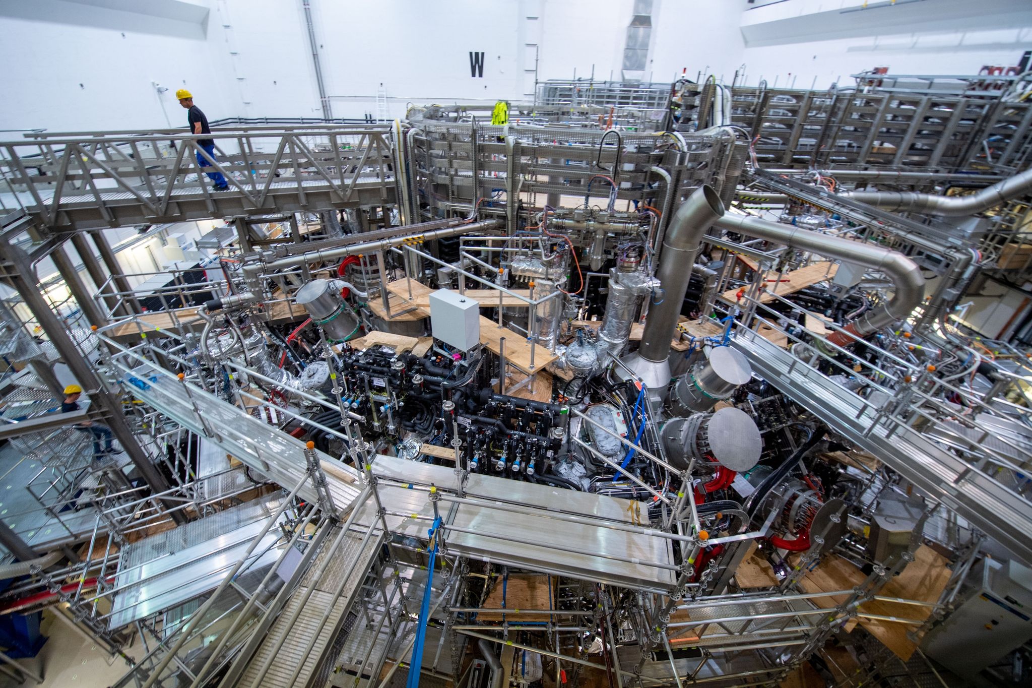 Blick auf den Forschungsreaktor «Wendelstein 7-X» im Max-Planck-Institut für Plasmaphysik.