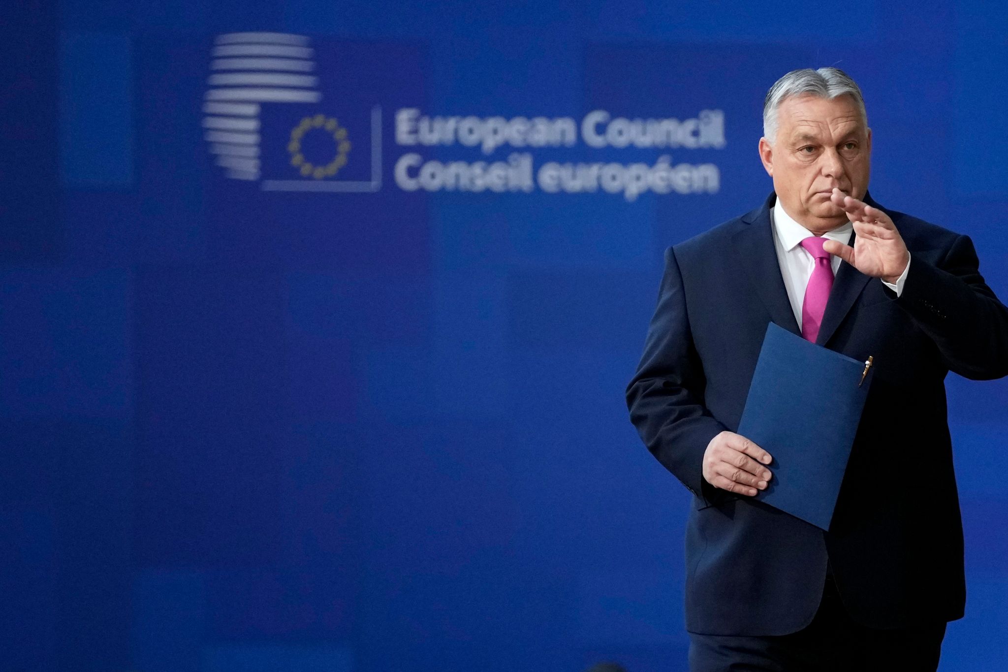Ungarns Ministerpräsident Viktor Orban verhindert beim EU-Gipfel eine Einigung auf Finanzhilfen für die Ukraine.