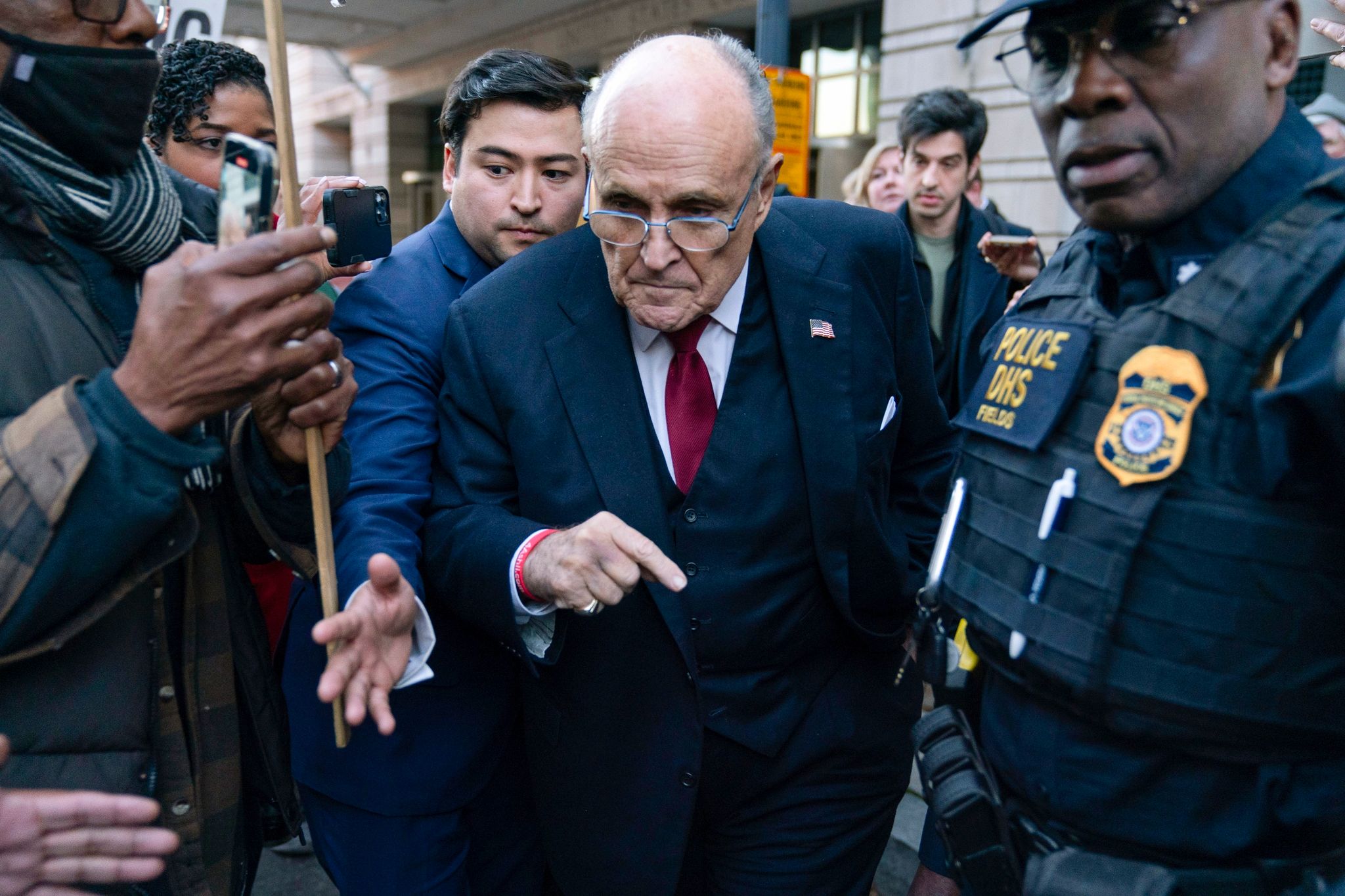 Rudy Giuliani verlässt das Bundesgericht in Washington.