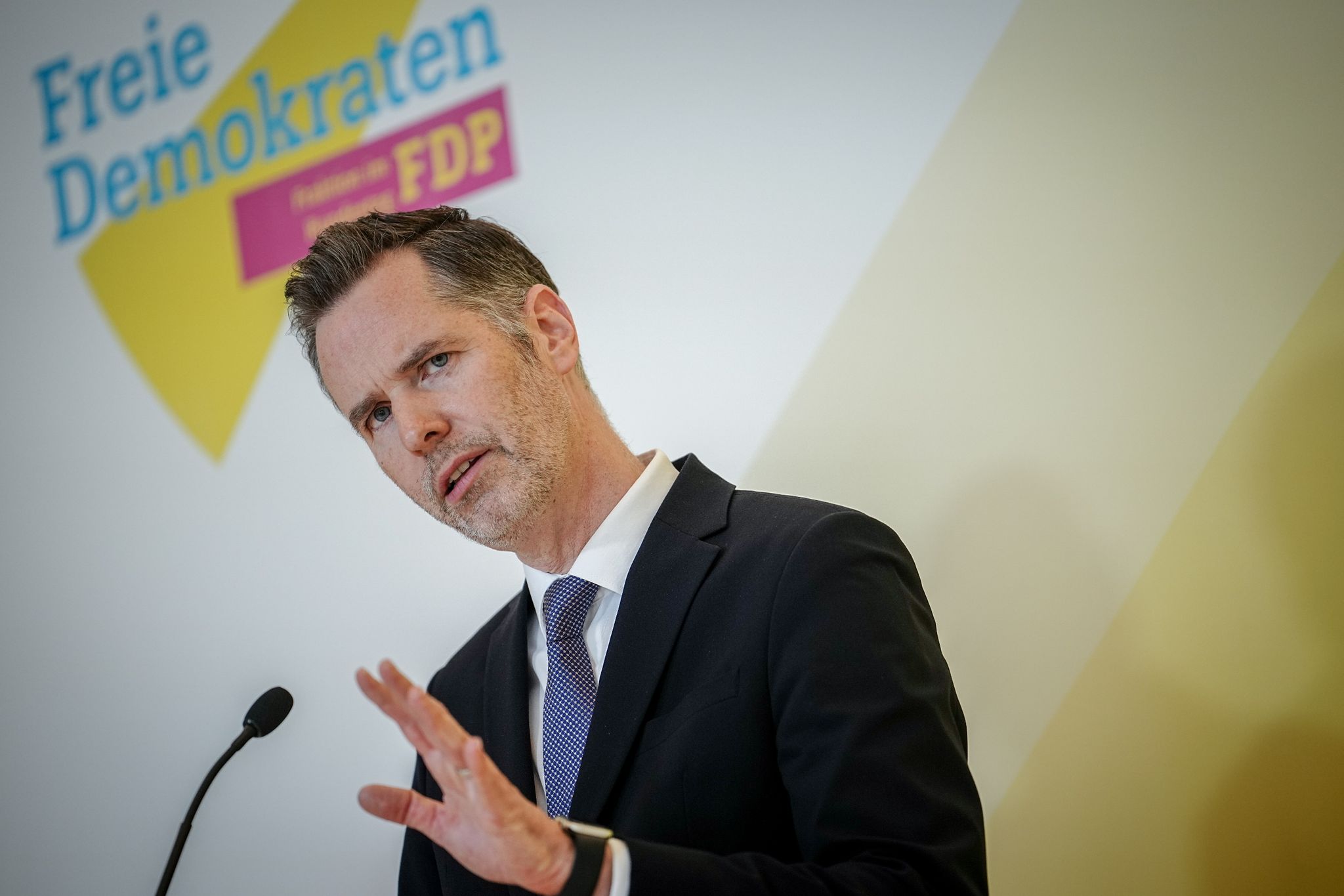 FDP-Fraktionschef Christian Dürr hat ein Veto gegen starke die Belastung der Landwirte angekündigt.
