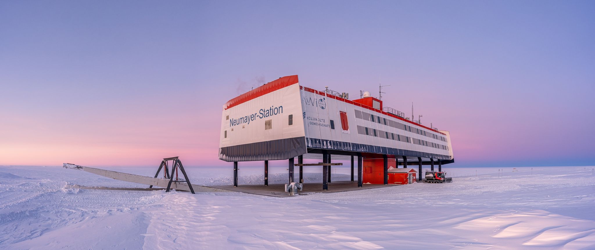 Fern von der Heimat wird auch in der Forschungsstation Neumayer III in der Antarktis Weihnachten gefeiert.