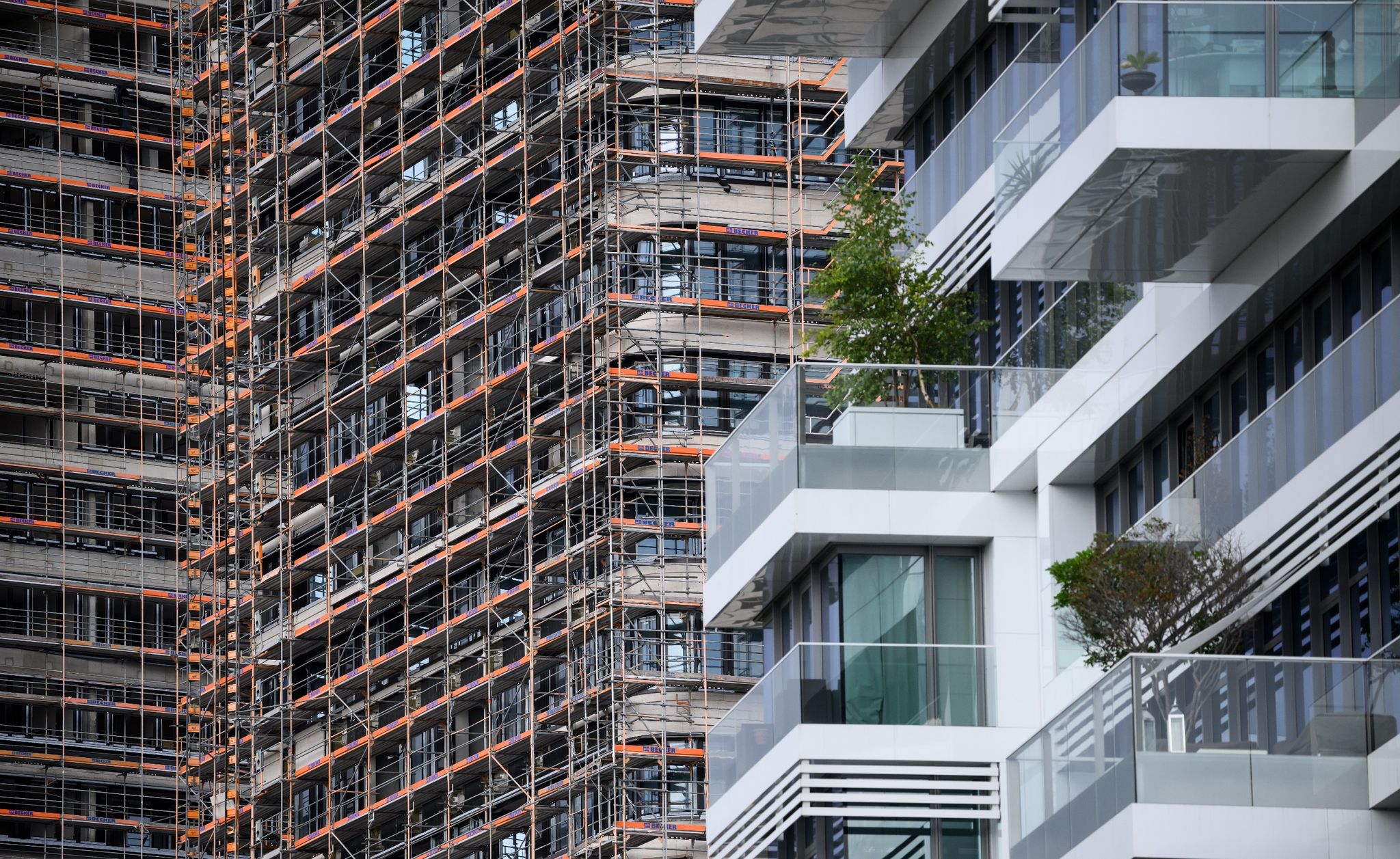 Die Bauzinsen fallen seit Wochen - für Immobilienkäufer mit sehr guter Kreditwürdigkeit sind sie laut einer neuen Studie nun unter die Marke von drei Prozent gesunken.