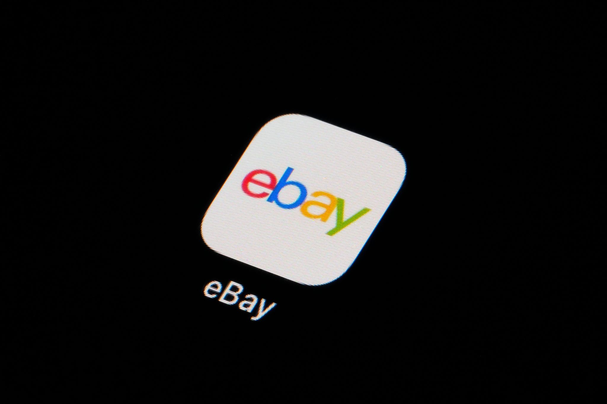 Weil Mitarbeiter von Ebay Verfasser eines Online-Newsletters tyrannisiert hatten, zahlt die Online-Plattform eine Millionenstrafe und kommt für drei Jahre unter Aufsicht.