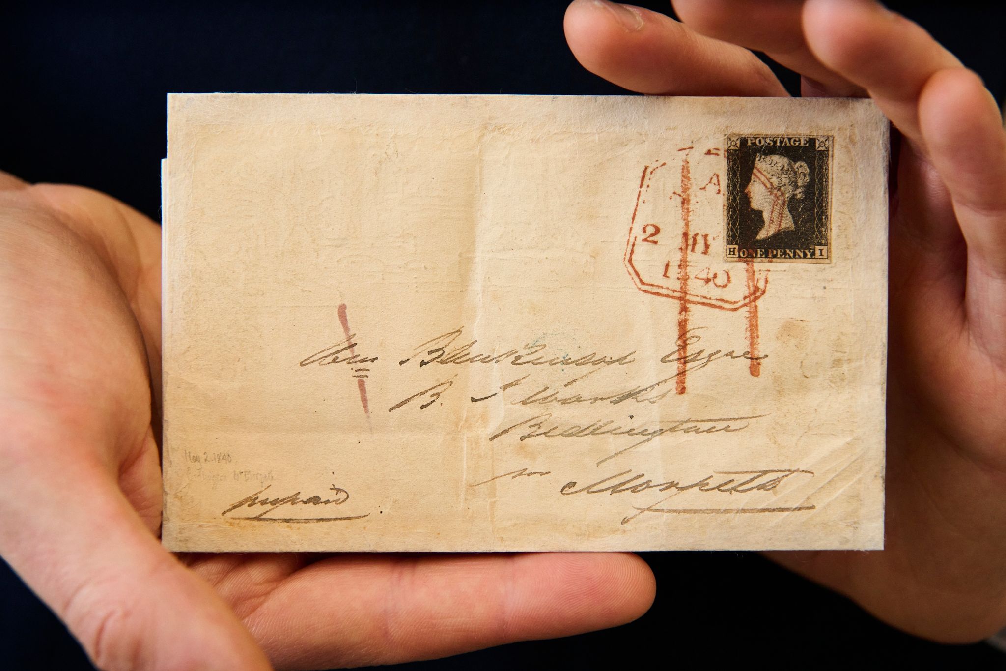 Der sogenannte «Mulready»-Umschlag mit integrierter «Penny Black»-Briefmarke, soll beim Auktionshaus Sotheby's in New York versteigert werden.