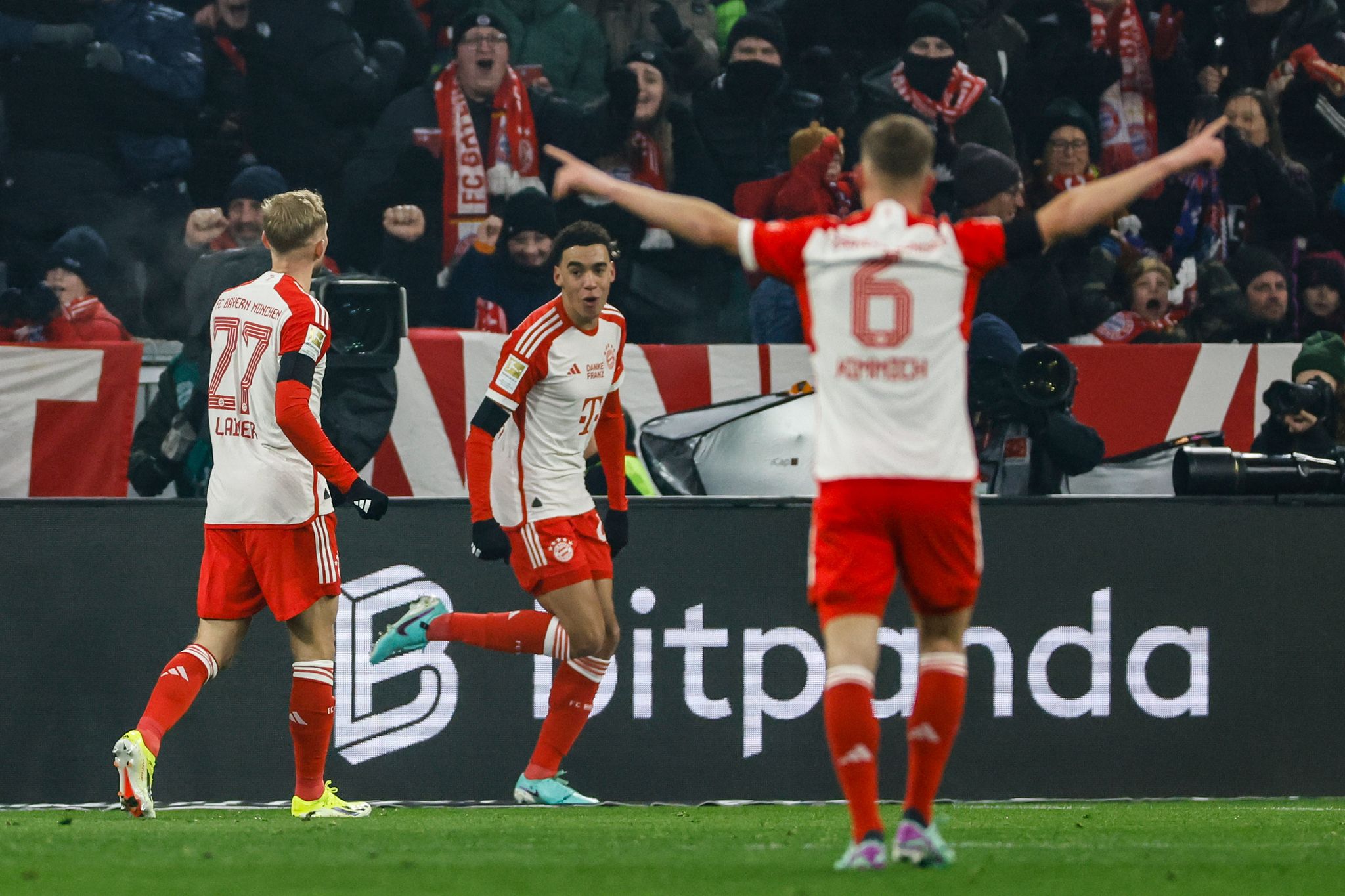 Brachte die Bayern gegen Hoffenheim in Führung und erzielte auch das 2:0: Jamal Musiala (M).