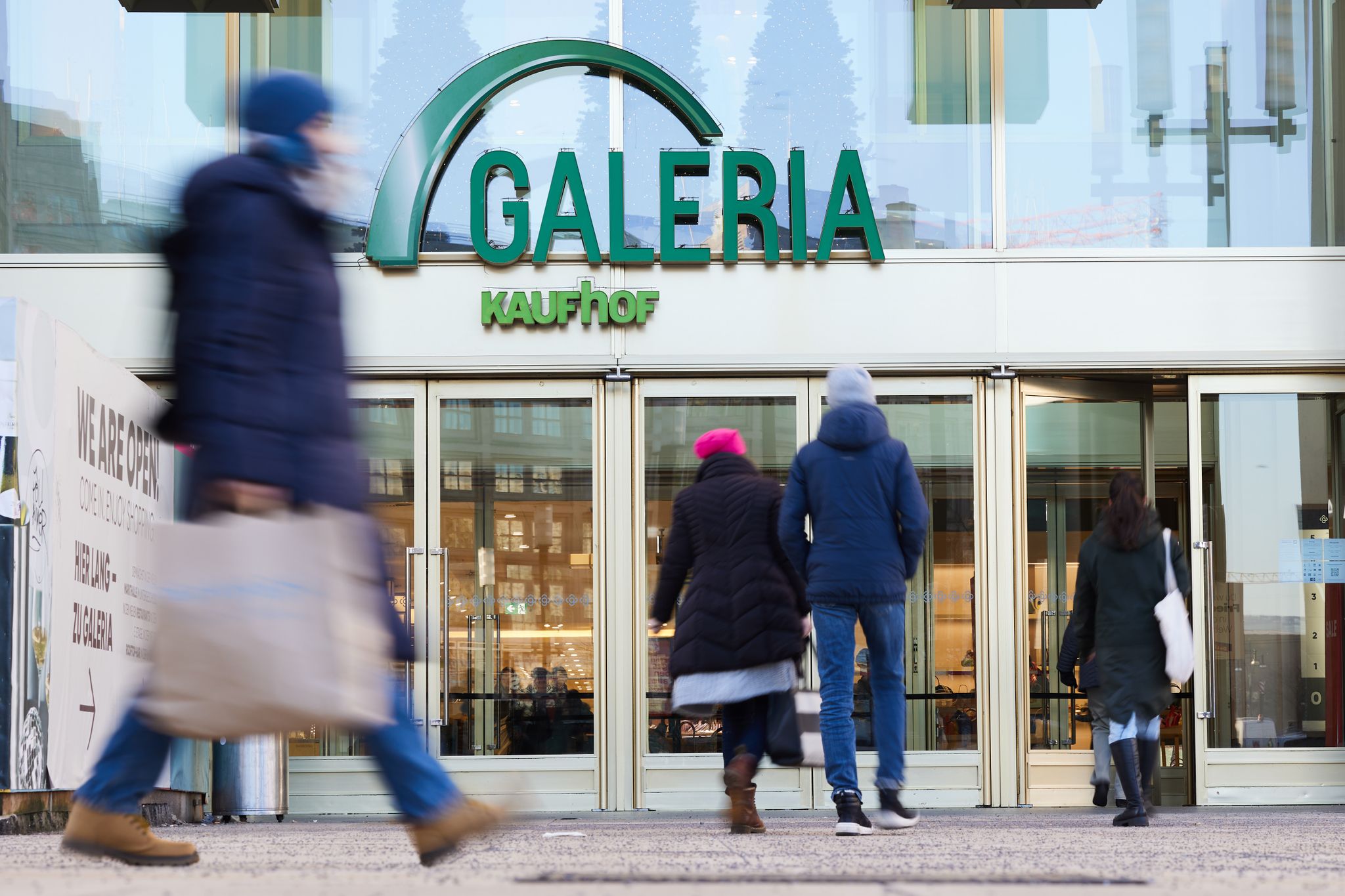 Der insolvente Warenhauskonzern Galeria Karstadt Kaufhof (GKK) ist nach eigenen Angaben bis zum Spätsommer durchfinanziert.
