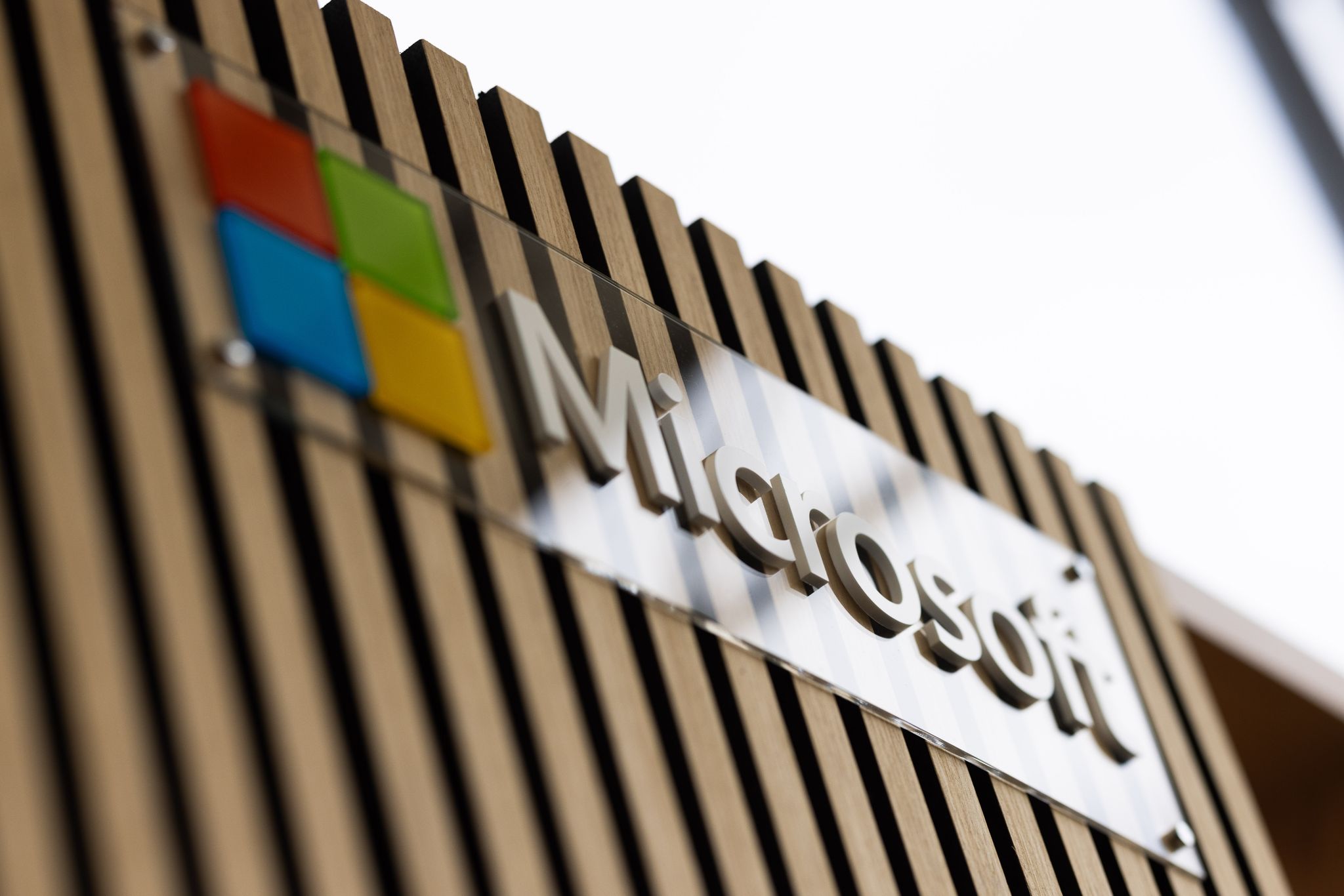 Microsoft wird zu einer treibenden Kraft beim verstärkten Einsatz von KI in verschiedenen Bereichen.