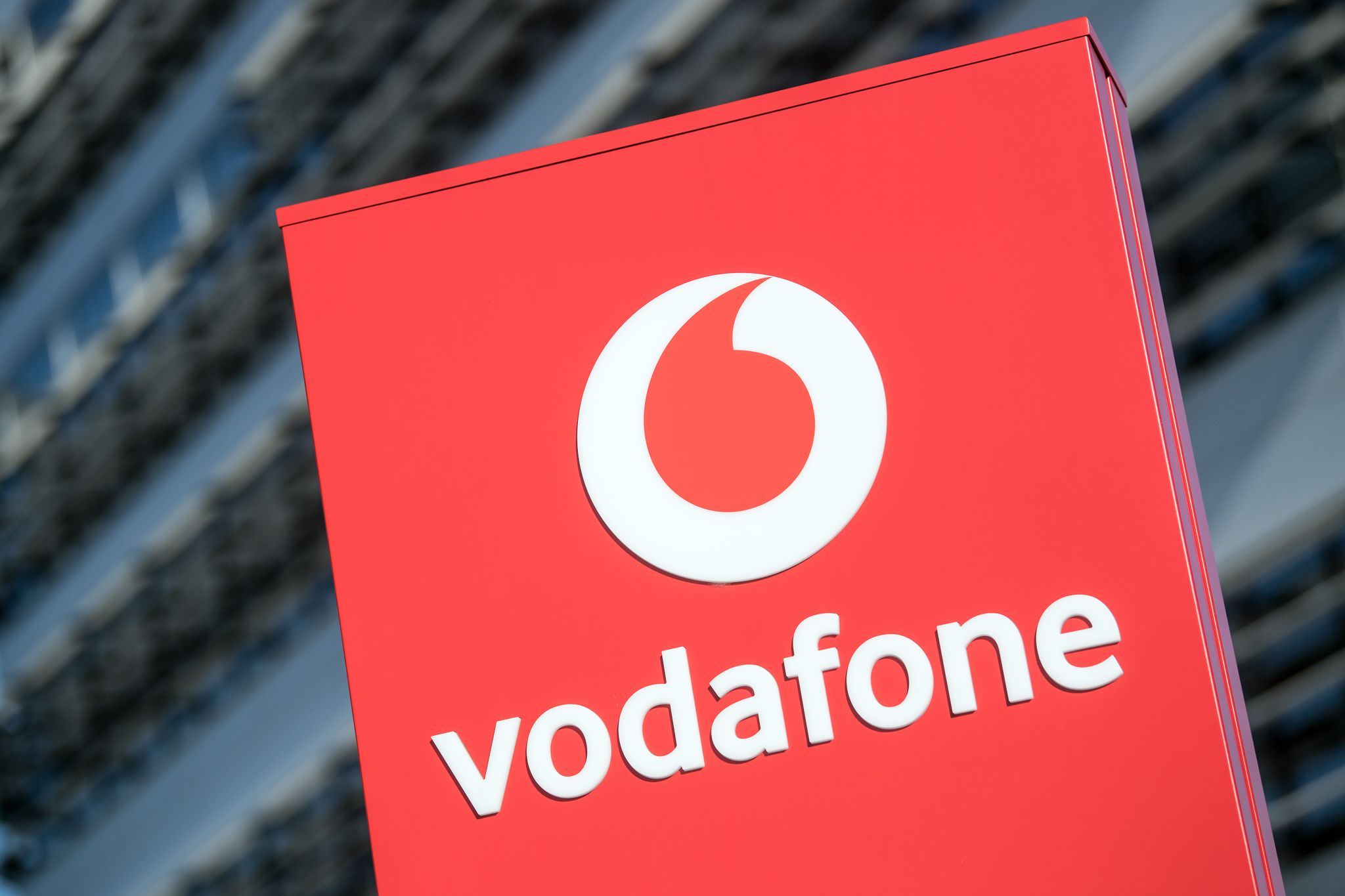 Vodafone will in den kommenden zehn Jahren 1,37 Mrd. Euro in die Dienste investieren, die gemeinsam mit Microsoft entwickelt würden.
