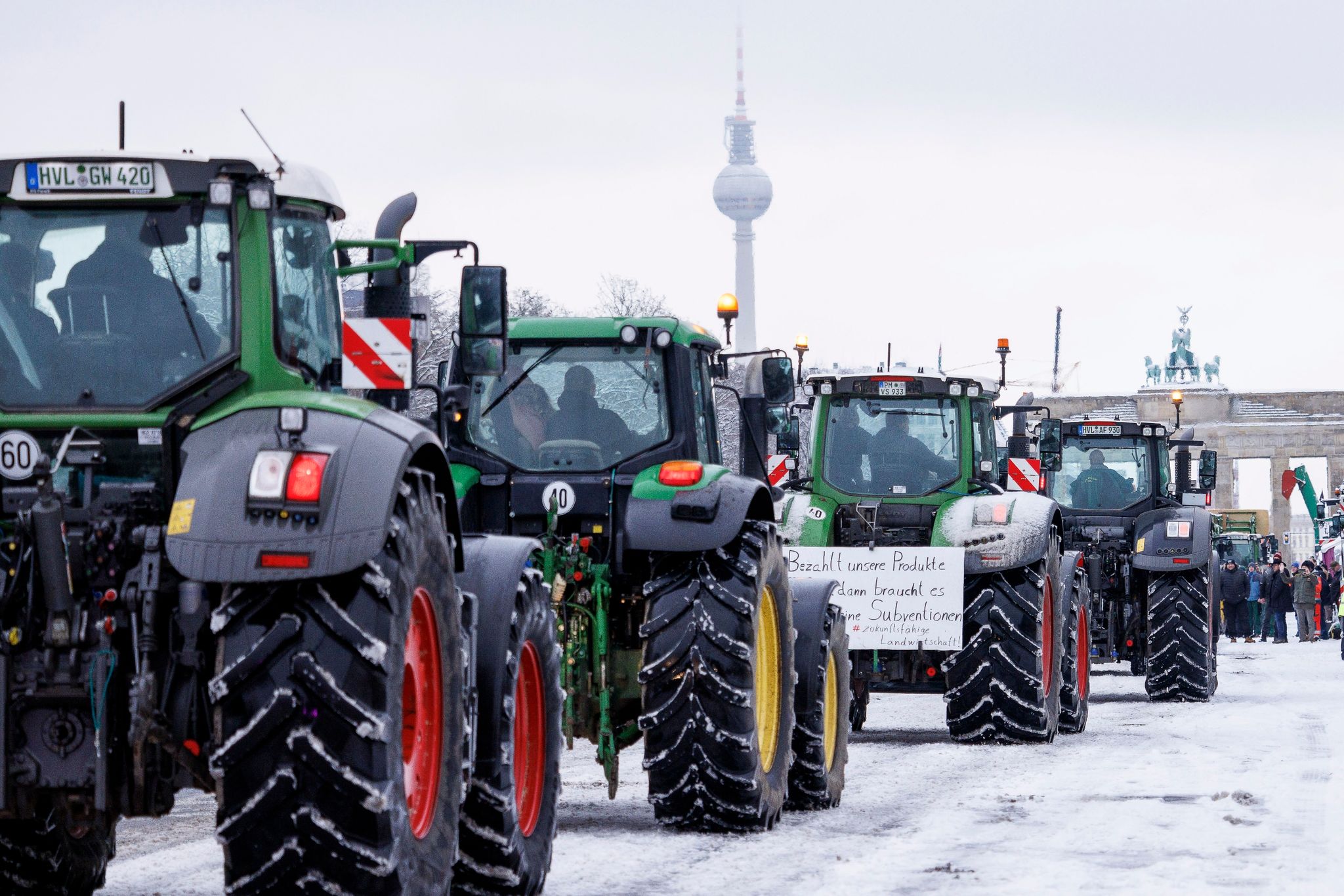 Bauernprotest: Zahlreiche Traktoren stehen am 16. Januar auf der Straße des 17. Juni in Berlin.
