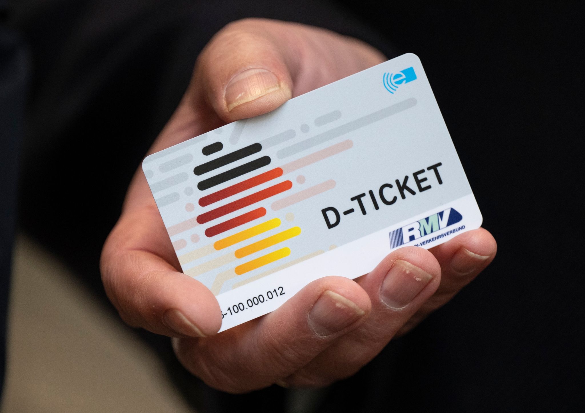 Oberstes Ziel der Verkehrsbranche bleibe es, so viele Menschen wie möglich von dem Ticket zu überzeugen, teilte der Verband Deutscher Verkehrsunternehmen mit.