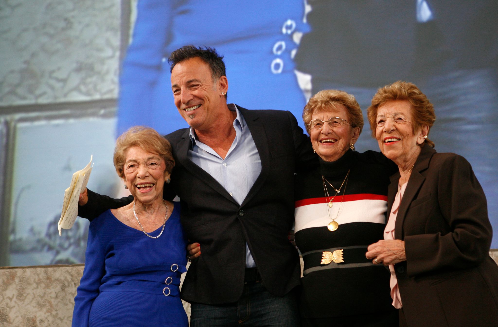 Bruce Springsteen mit seiner Tante Dora Kirby (l-r), seiner Mutter Adele Springsteen und seiner Tante Ida Urbelis..