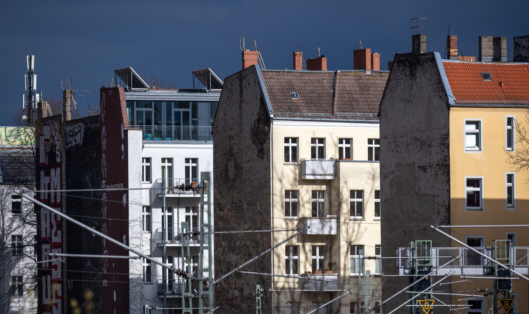 Der Druck auf dem Wohnungsmarkt deutscher Metropolen hat deutlich zugenommen.