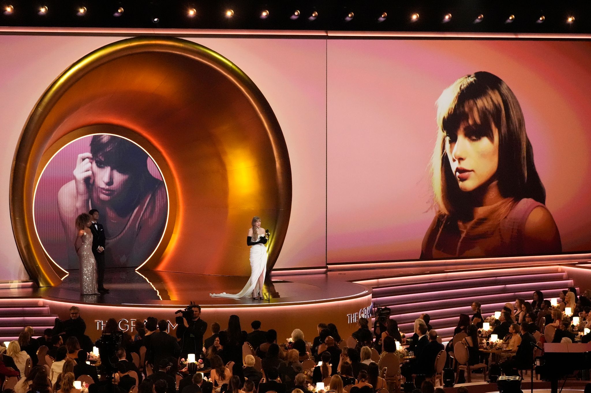 Mit dem vierten Preis für das beste Pop-Gesangsalbum lässt Taylor Swift die Musikgrößen Paul Simon, Frank Sinatra und Stevie Wonder hinter sich, die je dreimal in der Kategorie ausgezeichnet wurden.