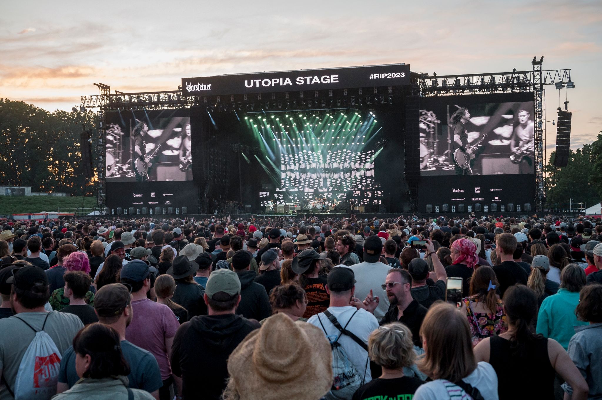Die Foo Fighters spielen beim Abschluss des Open-Air-Festivals Rock im Park auf der Utopia Stage.
