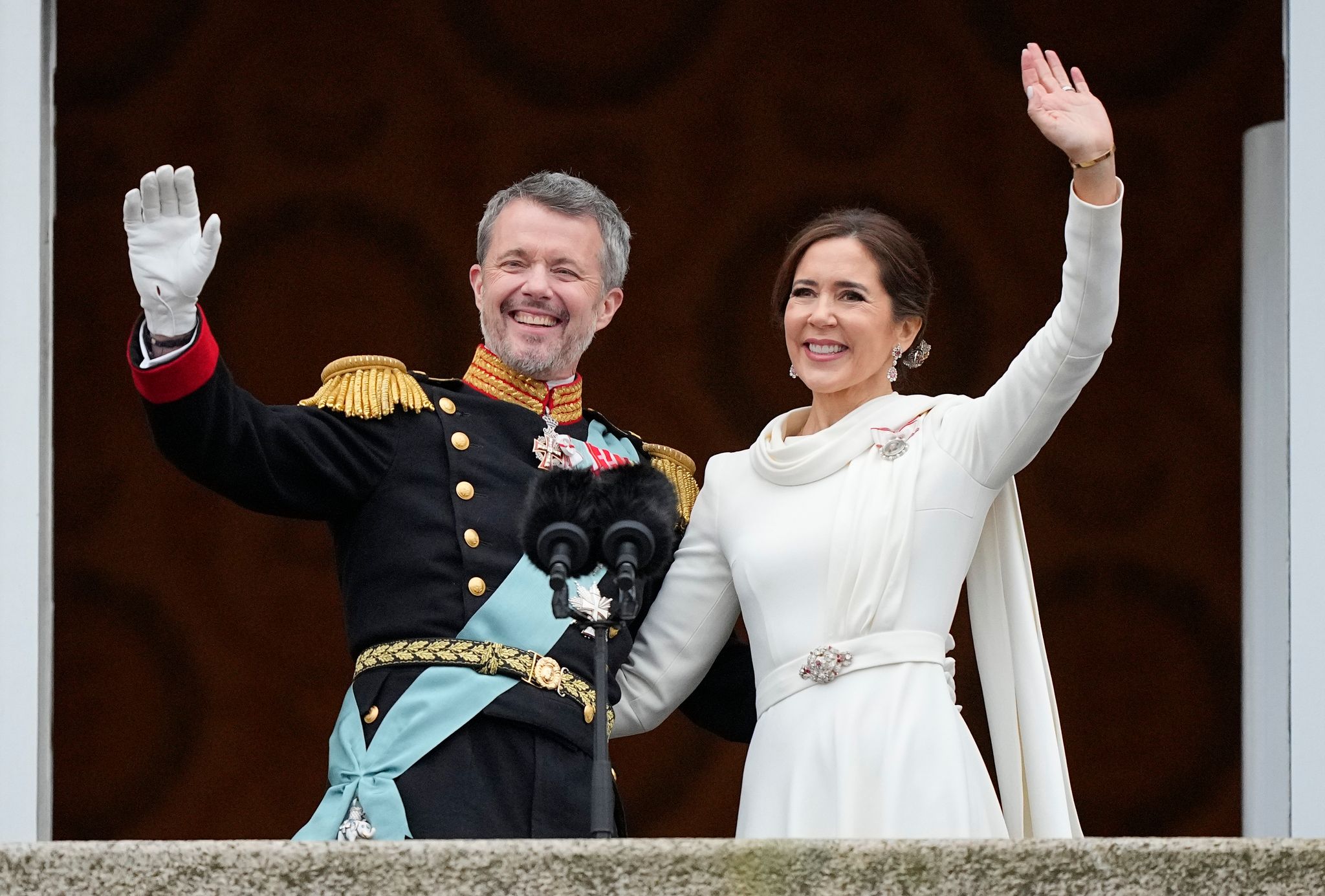 Dänemarks neues Königspaar: König Frederik X. und Dänemarks Königin Mary auf dem Balkon von Schloss Christiansborg.