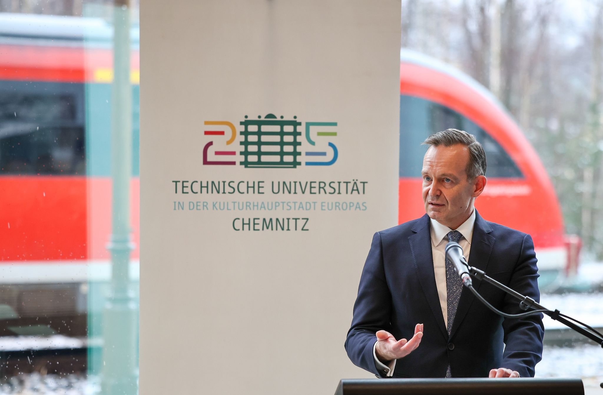 Bundesverkehrsminister Volker Wissing spricht bei der feierlichen Inbetriebnahme des digitalen Testfelds in Annaberg-Buchholz.