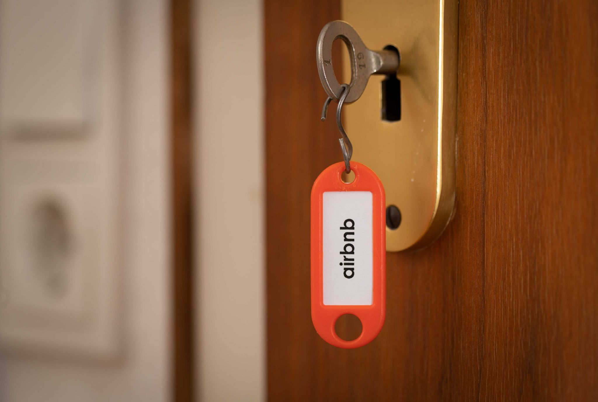 Unterm Strich verbuchte Airbnb im vergangenen Quartal einen Verlust von 349 Millionen Dollar.