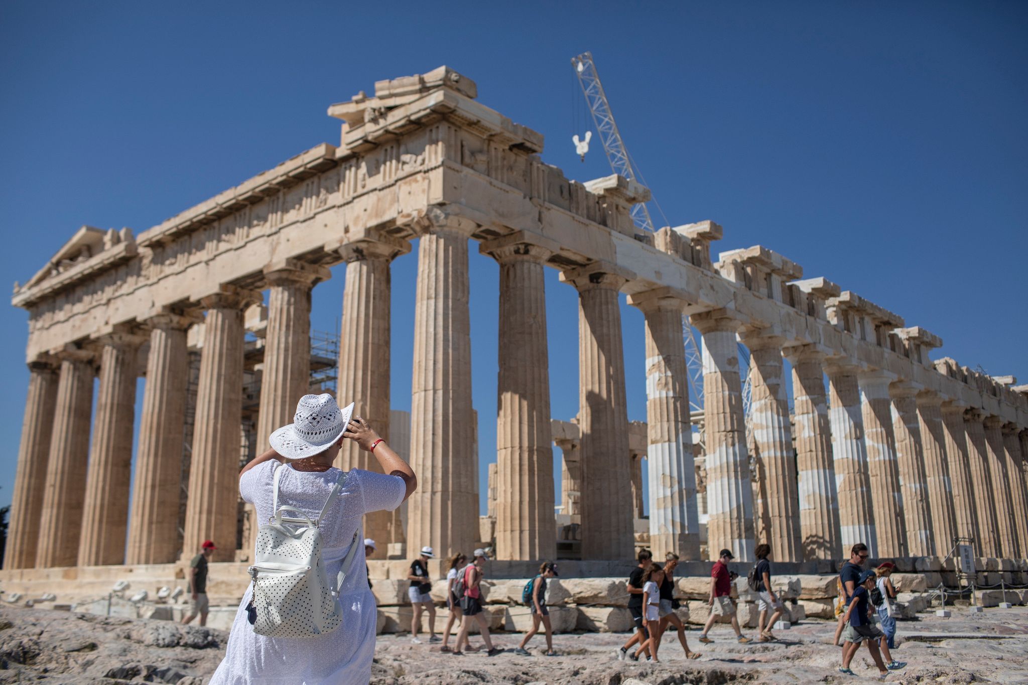 Im 19. Jahrhundert wurden Teile des Parthenon-Tempels in Athen durch einen Briten abgebaut und an das British Museum in London verkauft.