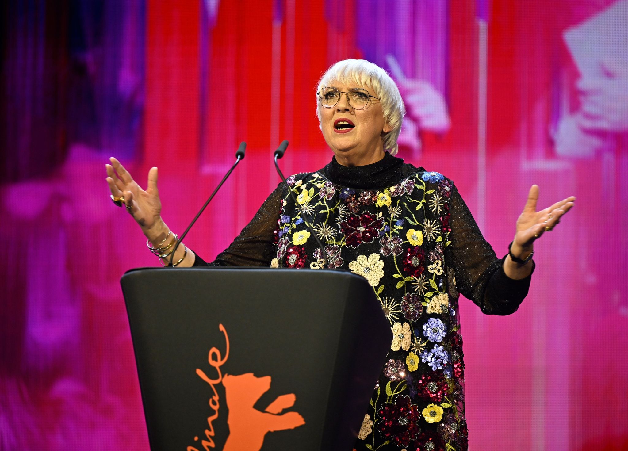 Claudia Roth, die Staatsministerin für Kultur und Medien, am Eröffnungsabend der Berlinale.